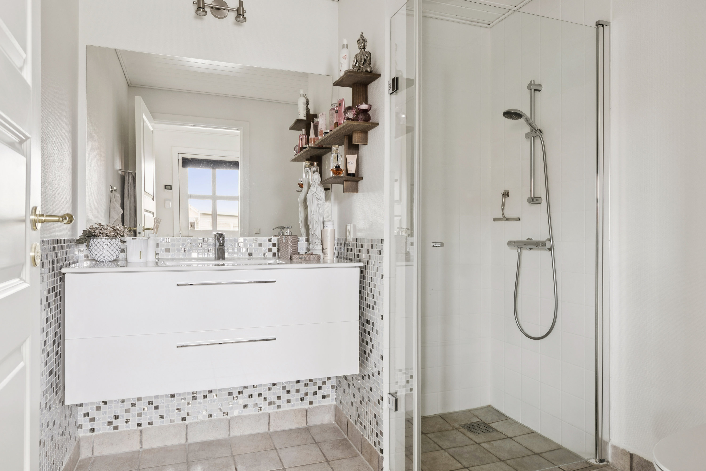 Fremhævet badeværelse billede i fuldskærmstilstand. Billede af Lyngstræde 10B, Havnsø, 4591 Føllenslev