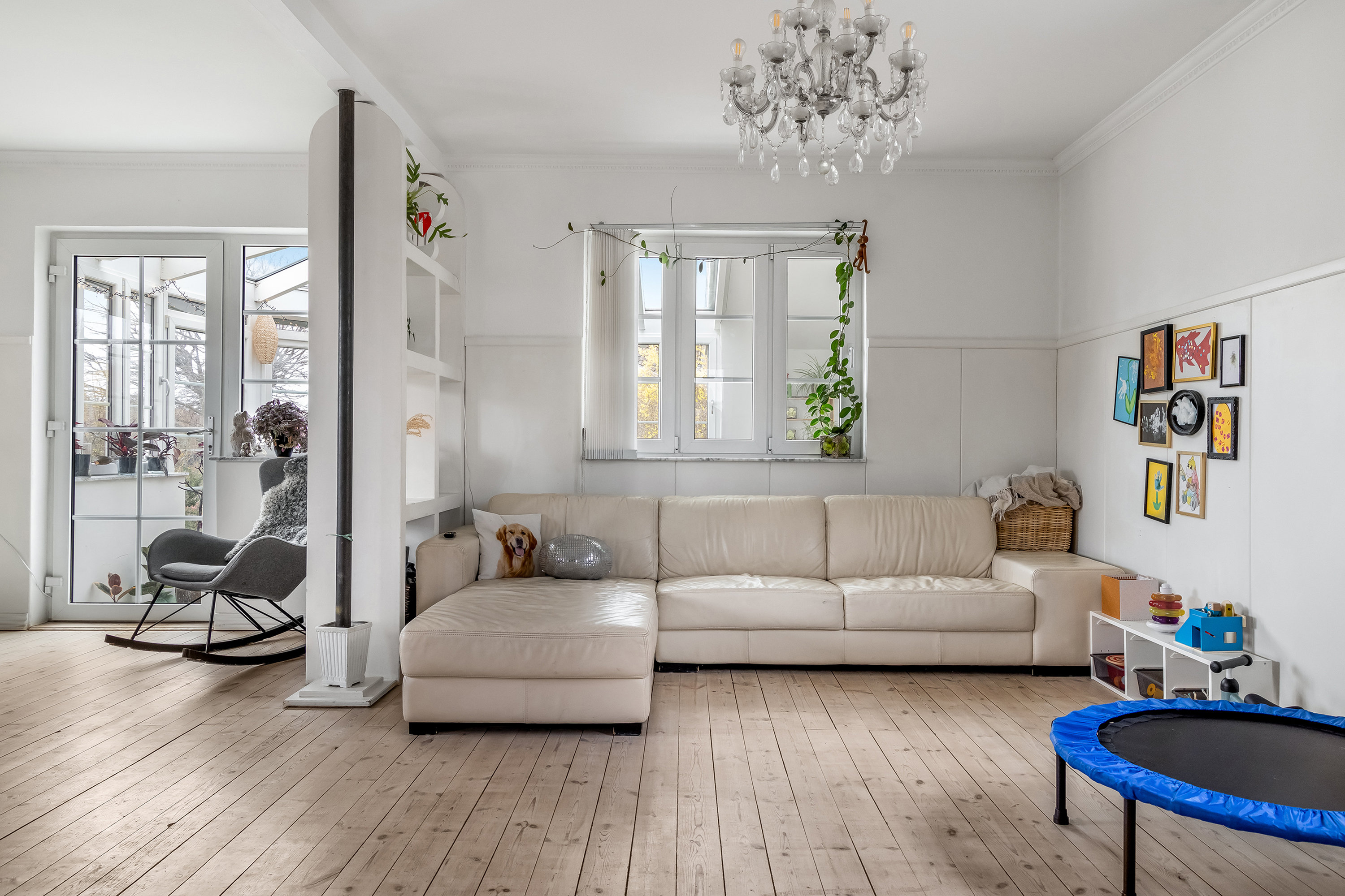 Fremhævet stue billede i fuldskærmstilstand. Billede af Måløvvej 30A, Ganløse, 3660 Stenløse