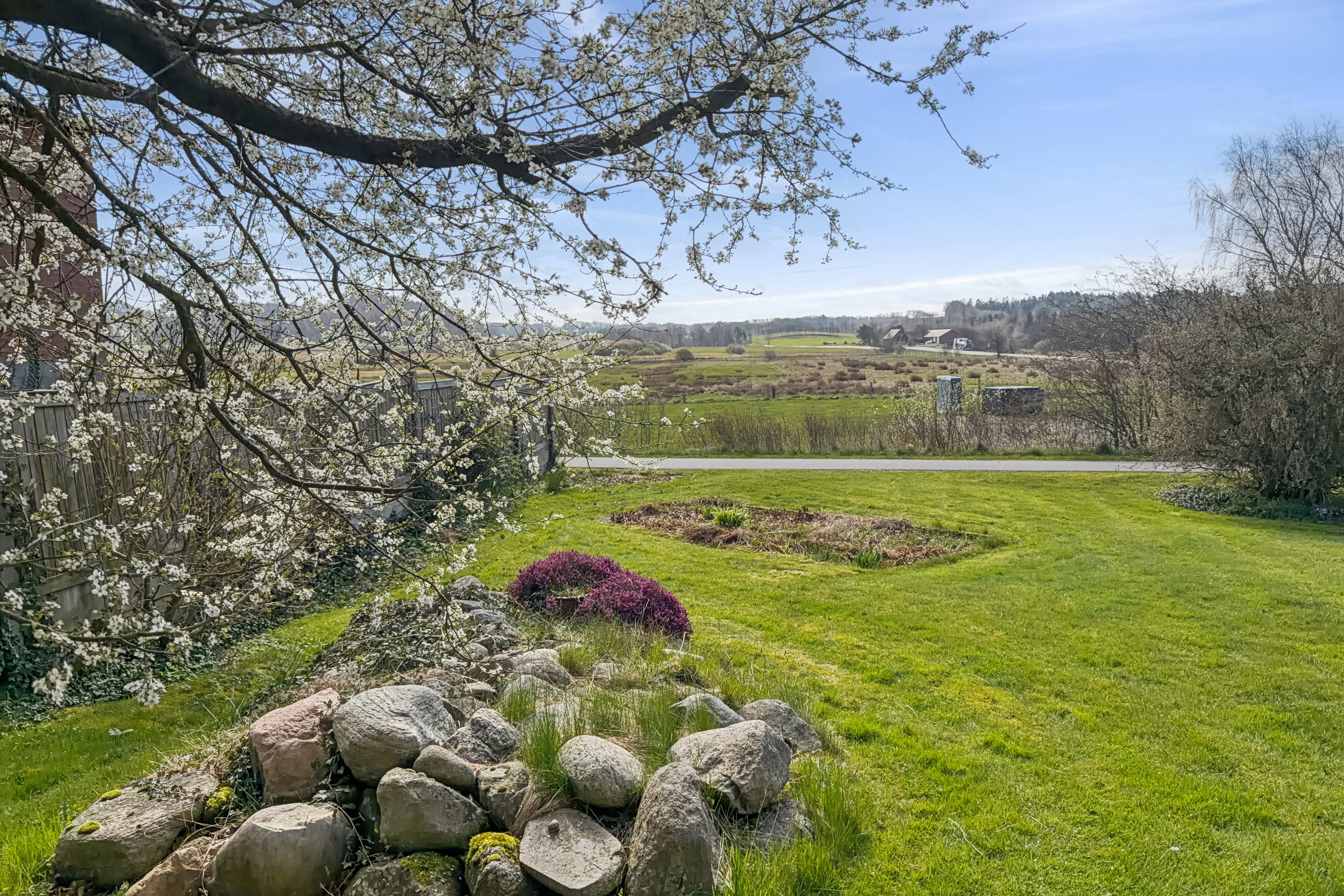 Fremhævet have billede i fuldskærmstilstand. Billede af Hovedgaden 2, Vejrumbro, 8830 Tjele