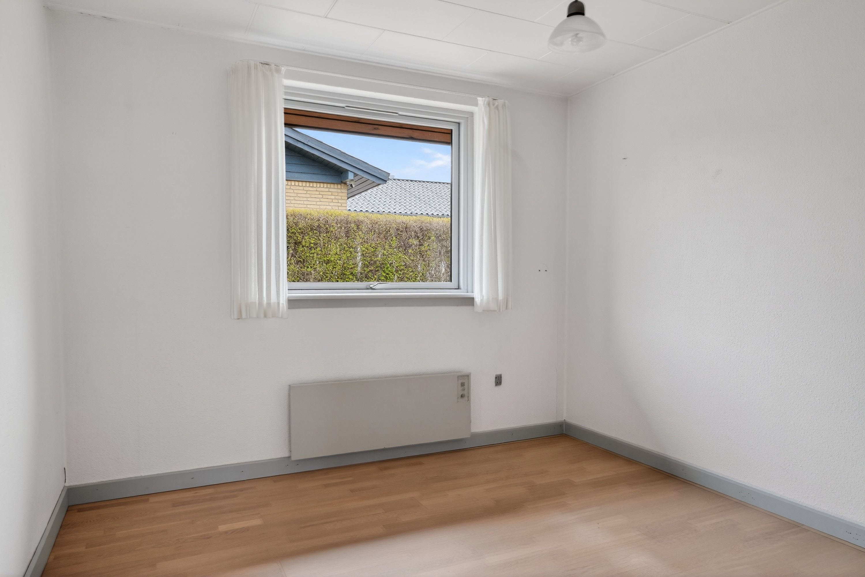 Fremhævet værelse billede i fuldskærmstilstand. Billede af Perikumvej 1, 4573 Højby