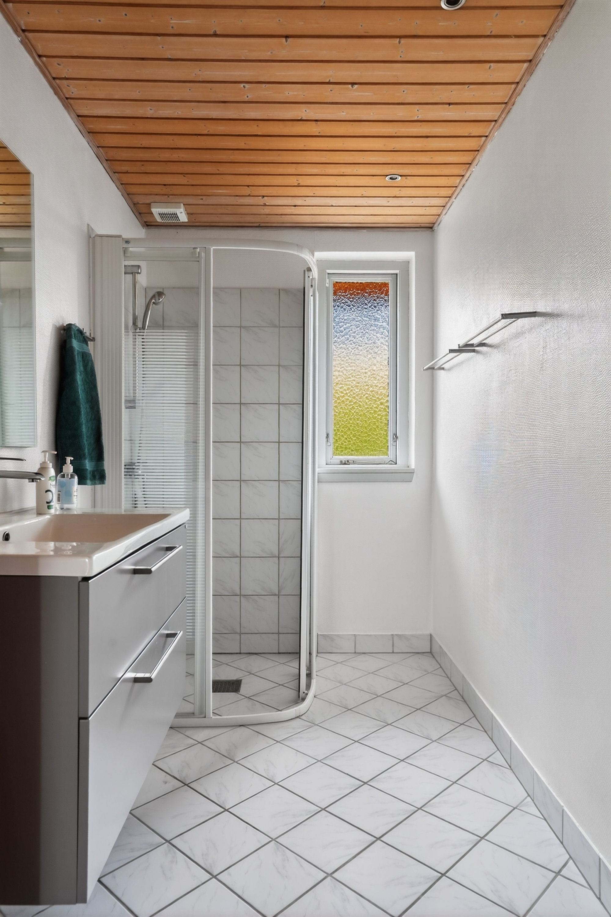 Fremhævet badeværelse billede i fuldskærmstilstand. Billede af Perikumvej 1, 4573 Højby