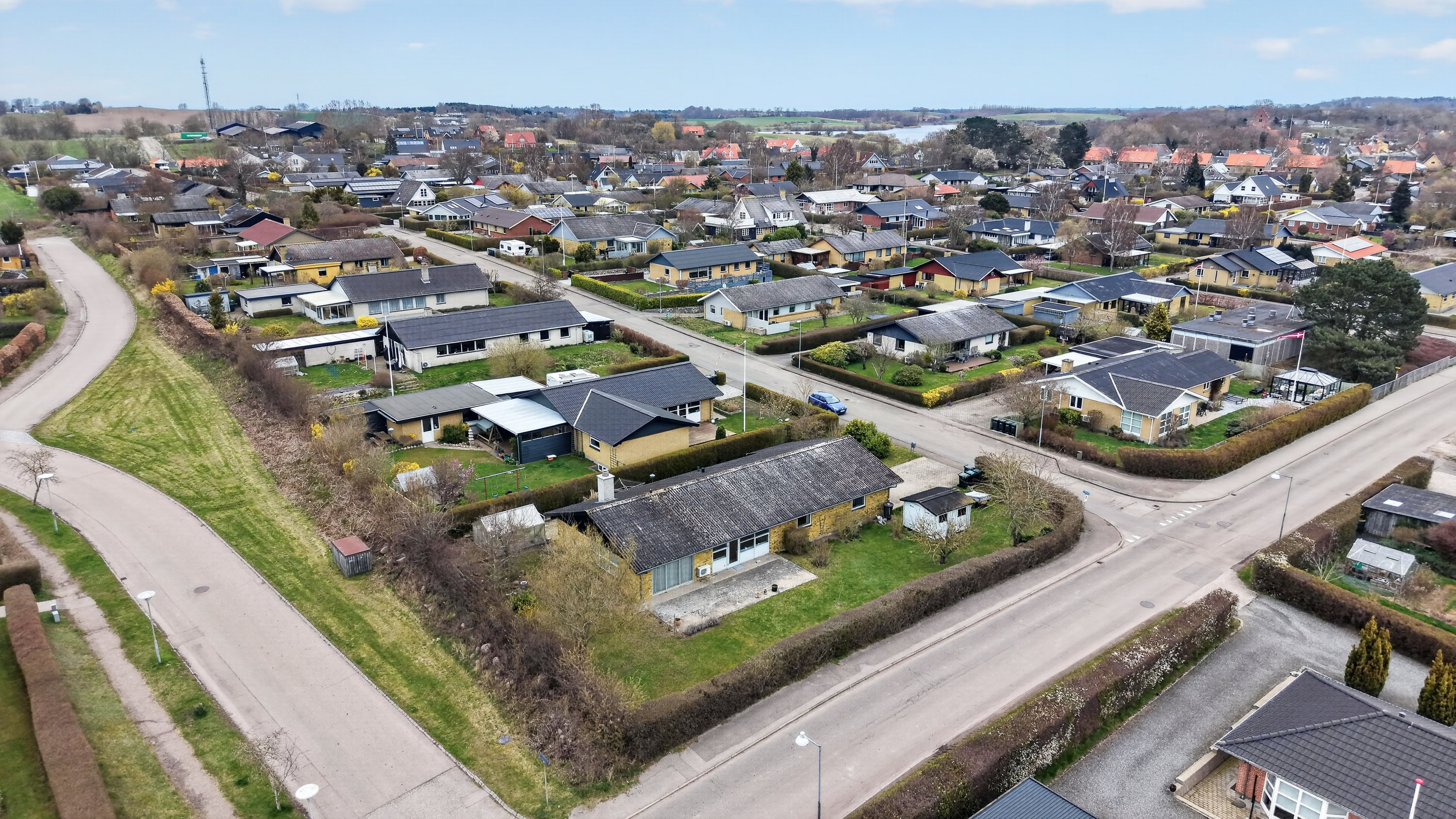 Fremhævet luftfoto billede i fuldskærmstilstand. Billede af Perikumvej 1, 4573 Højby