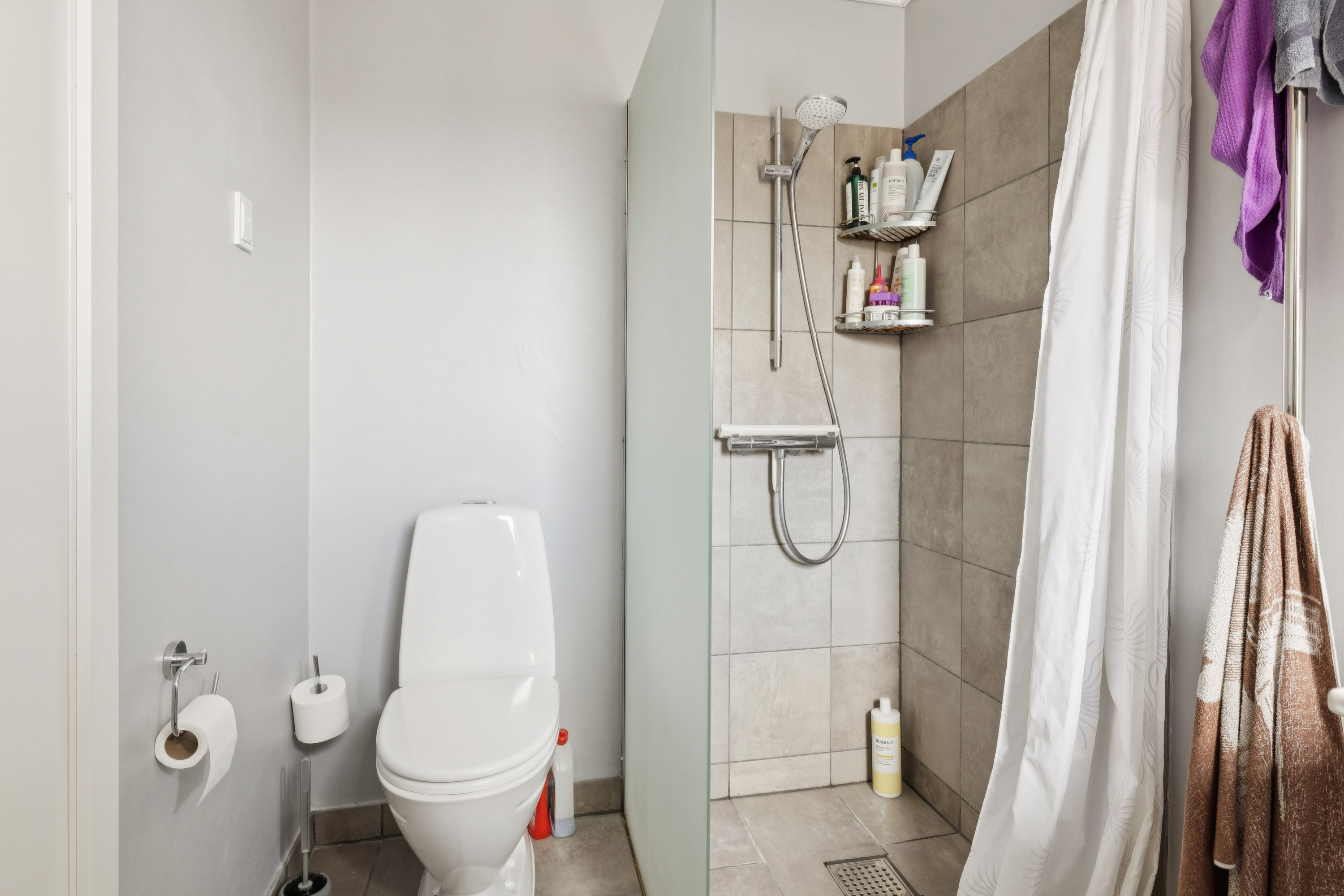 Fremhævet badeværelse billede i fuldskærmstilstand. Billede af Hyldemosevej 18A, 8830 Tjele