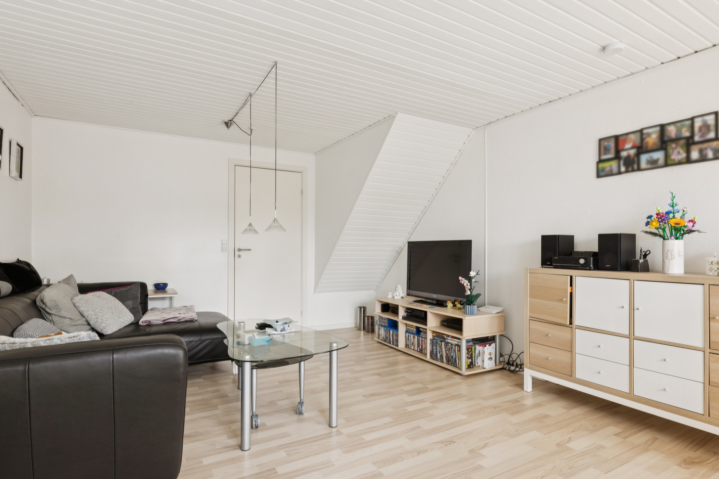 Fremhævet stue billede i fuldskærmstilstand. Billede af Hyldemosevej 18A, 8830 Tjele