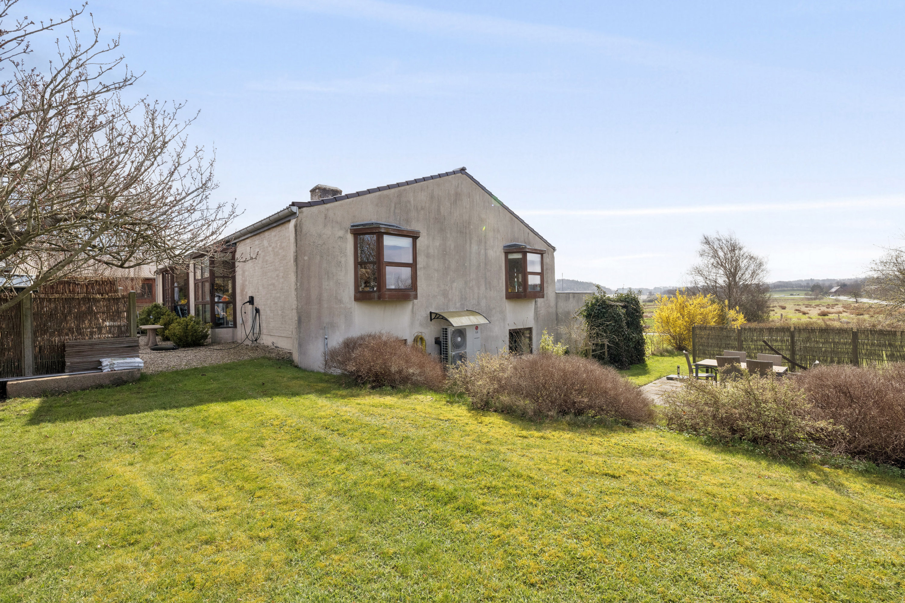 Fremhævet andet billede i fuldskærmstilstand. Billede af Hovedgaden 2, Vejrumbro, 8830 Tjele