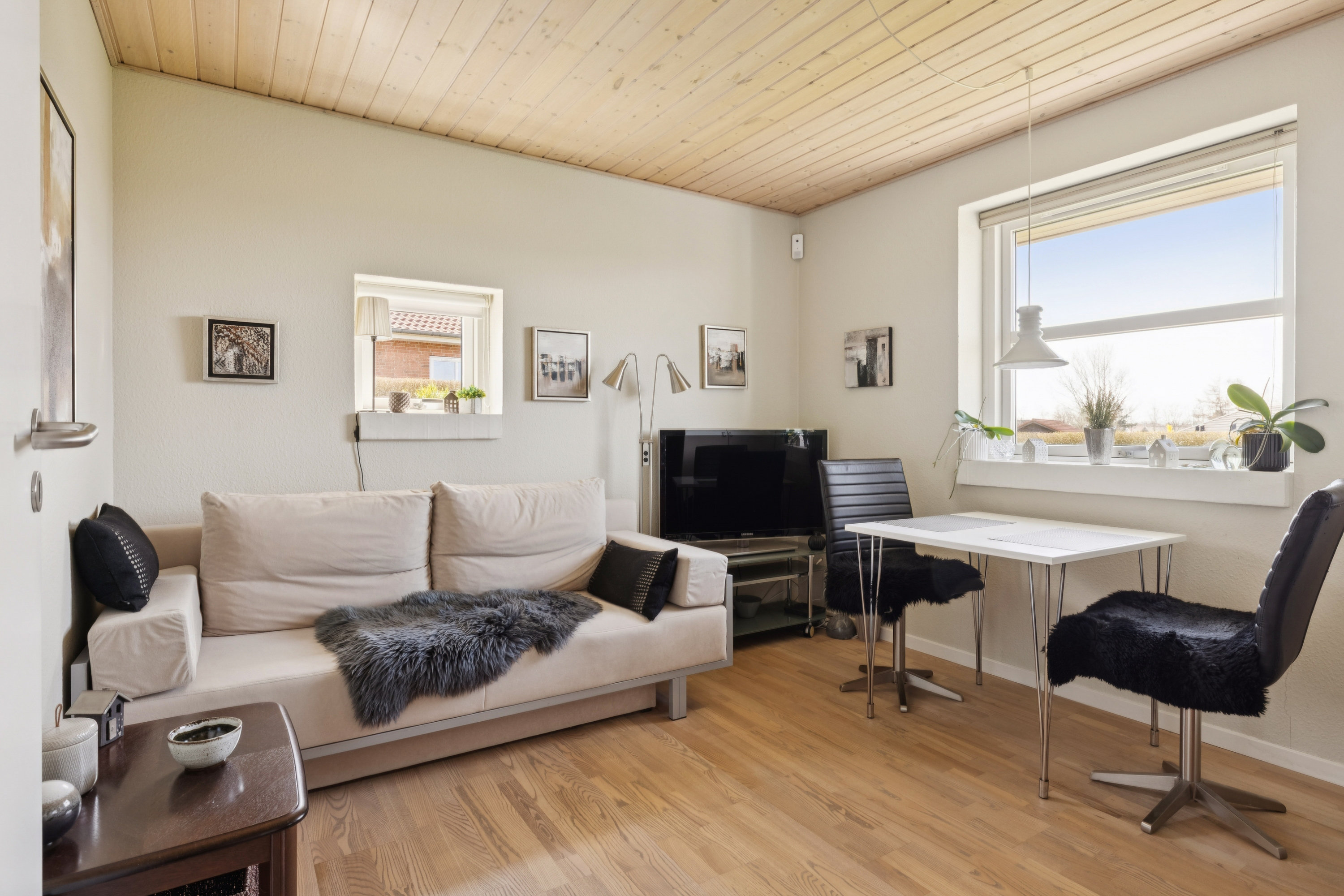 Fremhævet stue billede i fuldskærmstilstand. Billede af Nordentoften 105, 8832 Skals