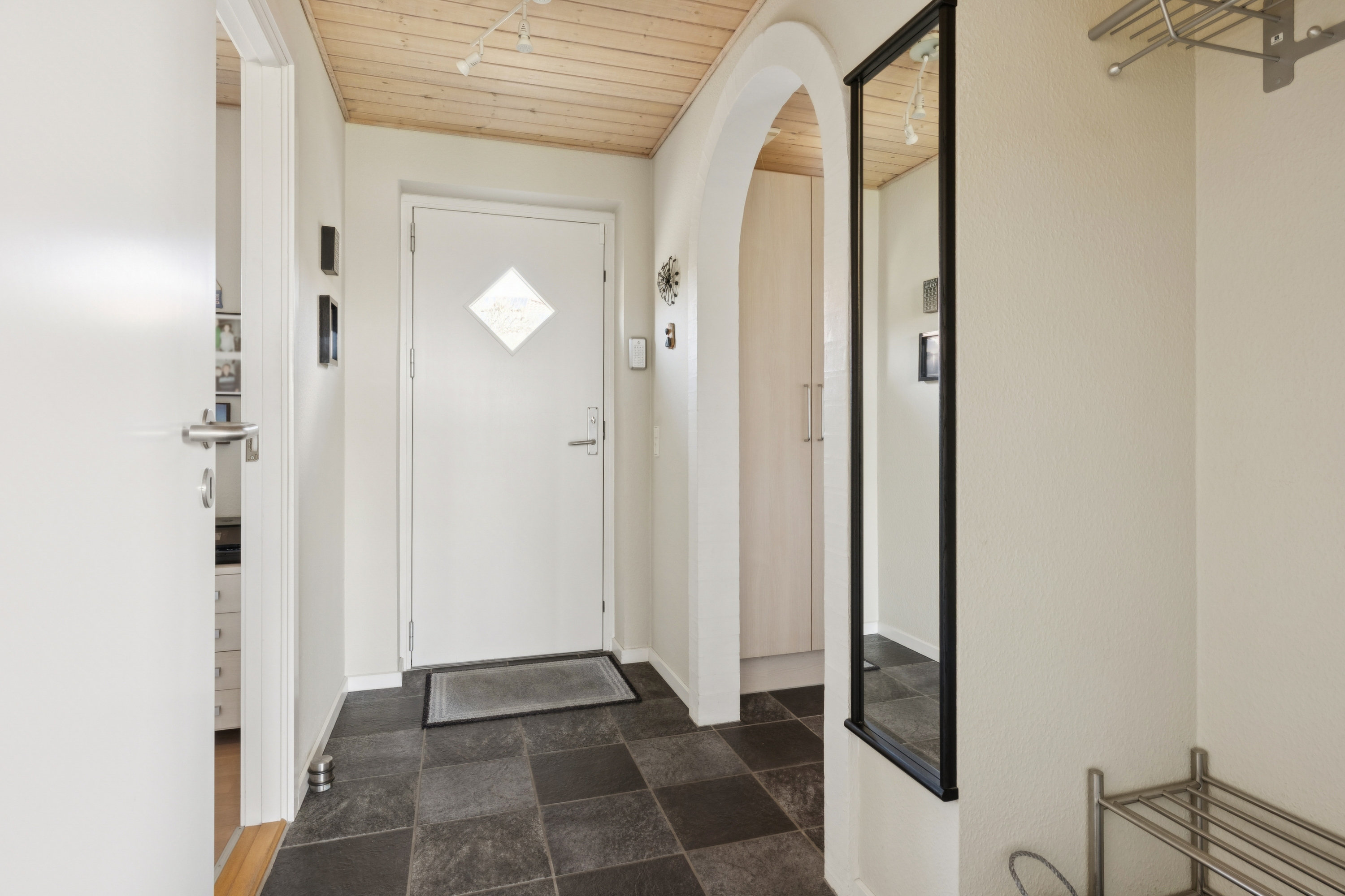 Fremhævet gang billede i fuldskærmstilstand. Billede af Nordentoften 105, 8832 Skals