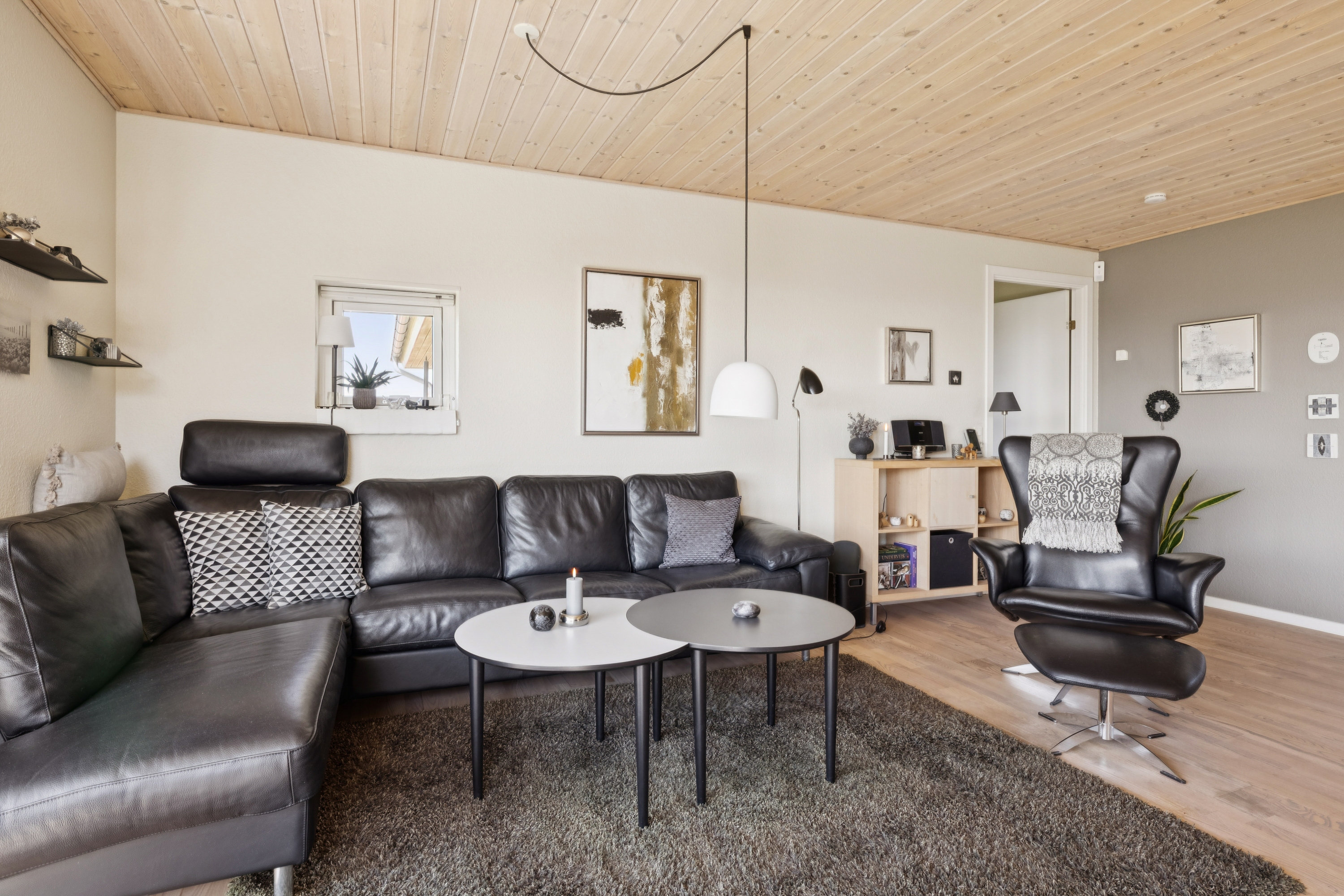 Fremhævet stue billede i fuldskærmstilstand. Billede af Nordentoften 105, 8832 Skals