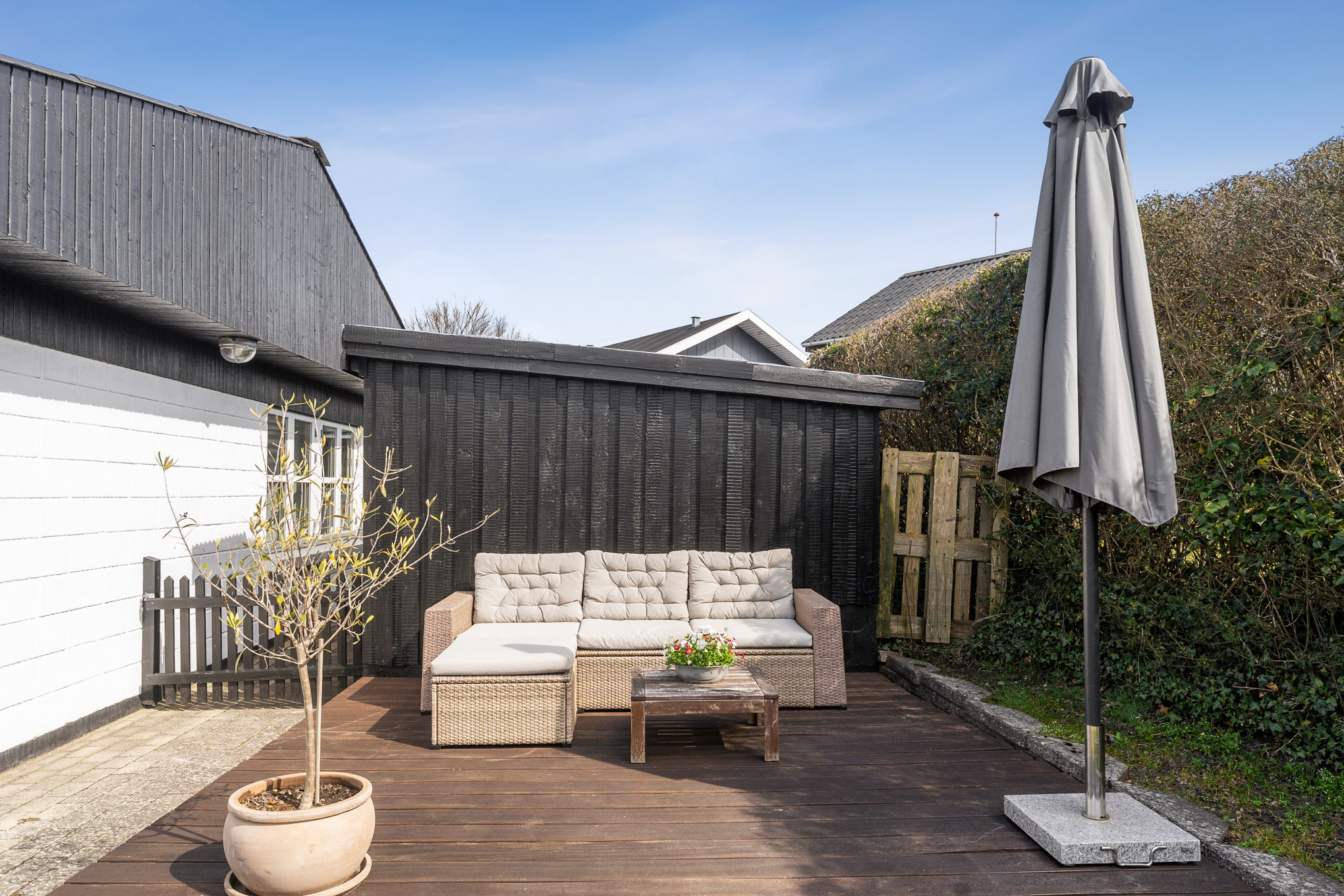 Fremhævet terrasse billede i fuldskærmstilstand. Billede af Syrenvej 2, Assentoft, 8960 Randers SØ