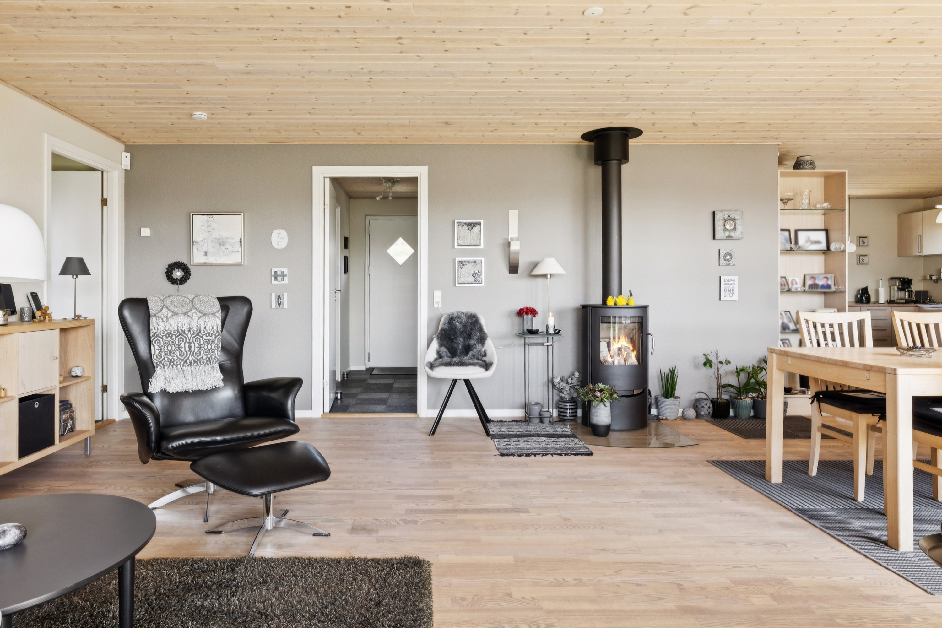 Fremhævet stue billede i fuldskærmstilstand. Billede af Nordentoften 105, 8832 Skals