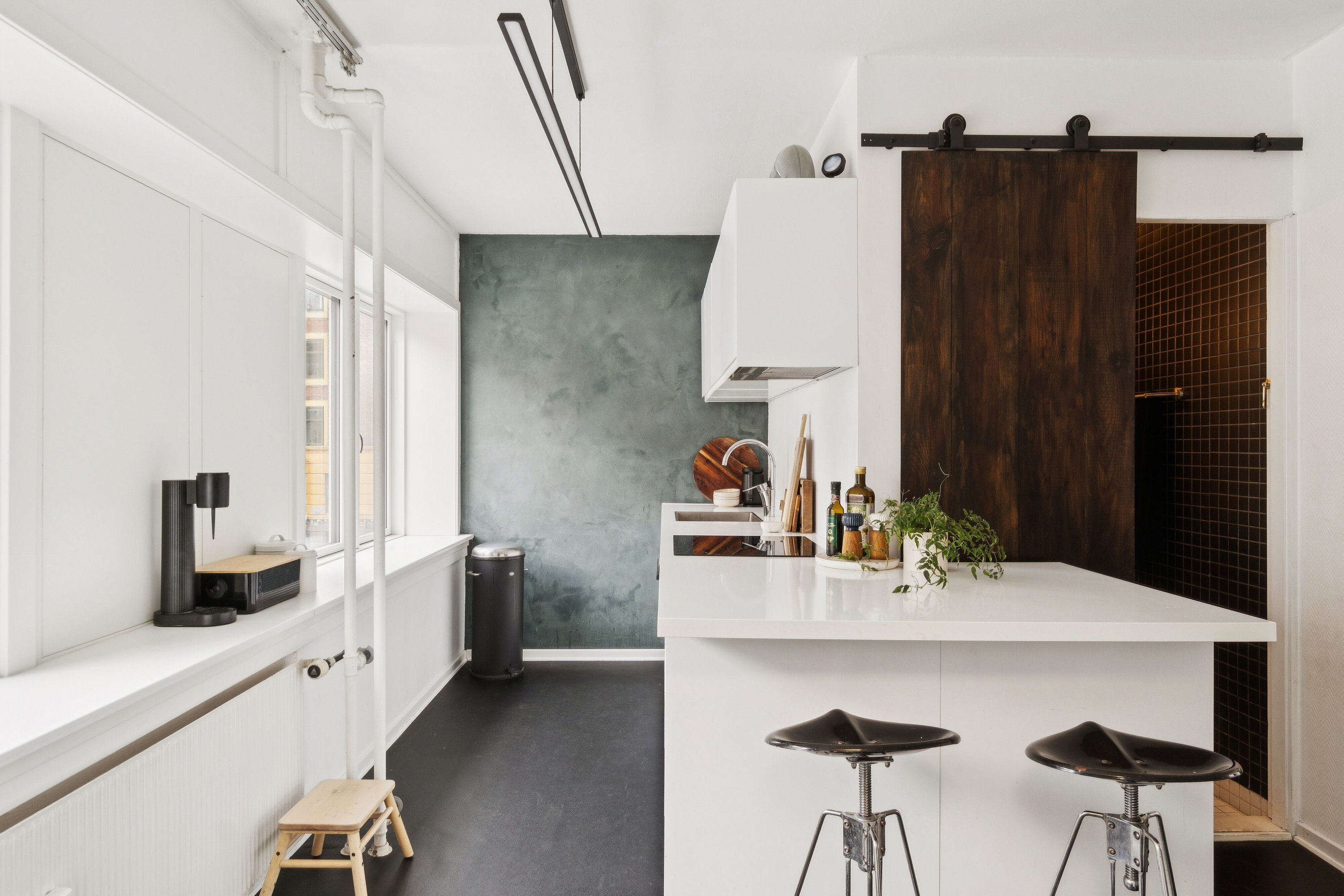 Fremhævet køkken billede i fuldskærmstilstand. Billede af Bergthorasgade 15, 1. 1., 2300 København S