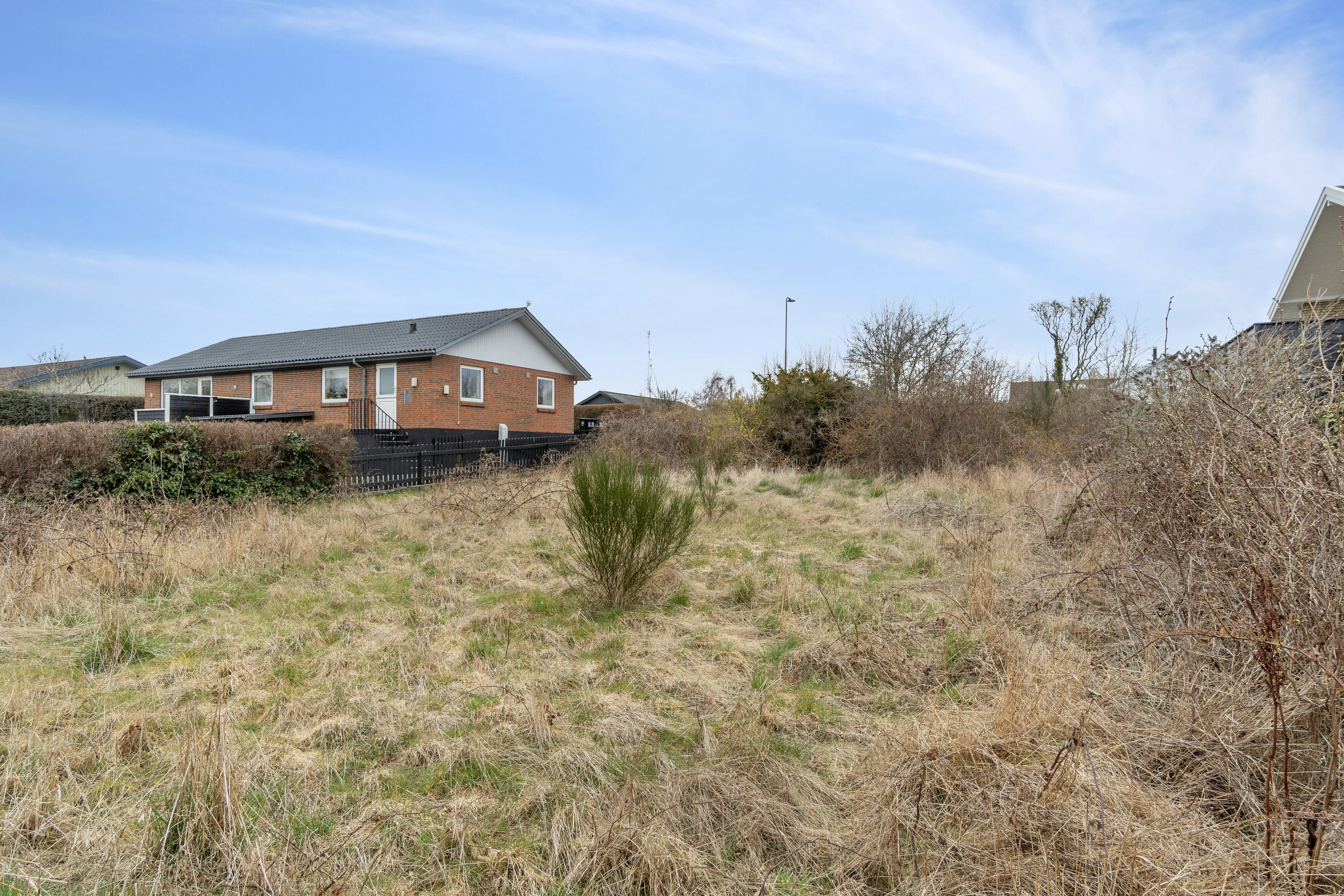 Fremhævet set fra vejen billede i fuldskærmstilstand. Billede af Mosevej 9, Nexø, 3730 Nexø