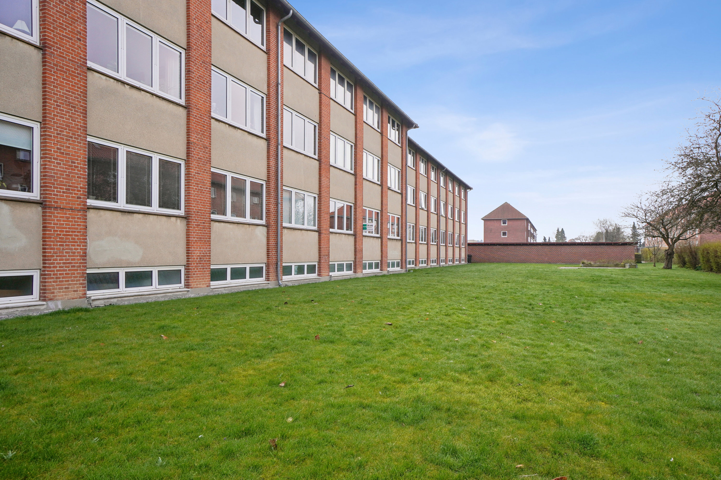 Fremhævet gårdmiljø billede i fuldskærmstilstand. Billede af Gyvelvej 13, st.. mf., 4000 Roskilde