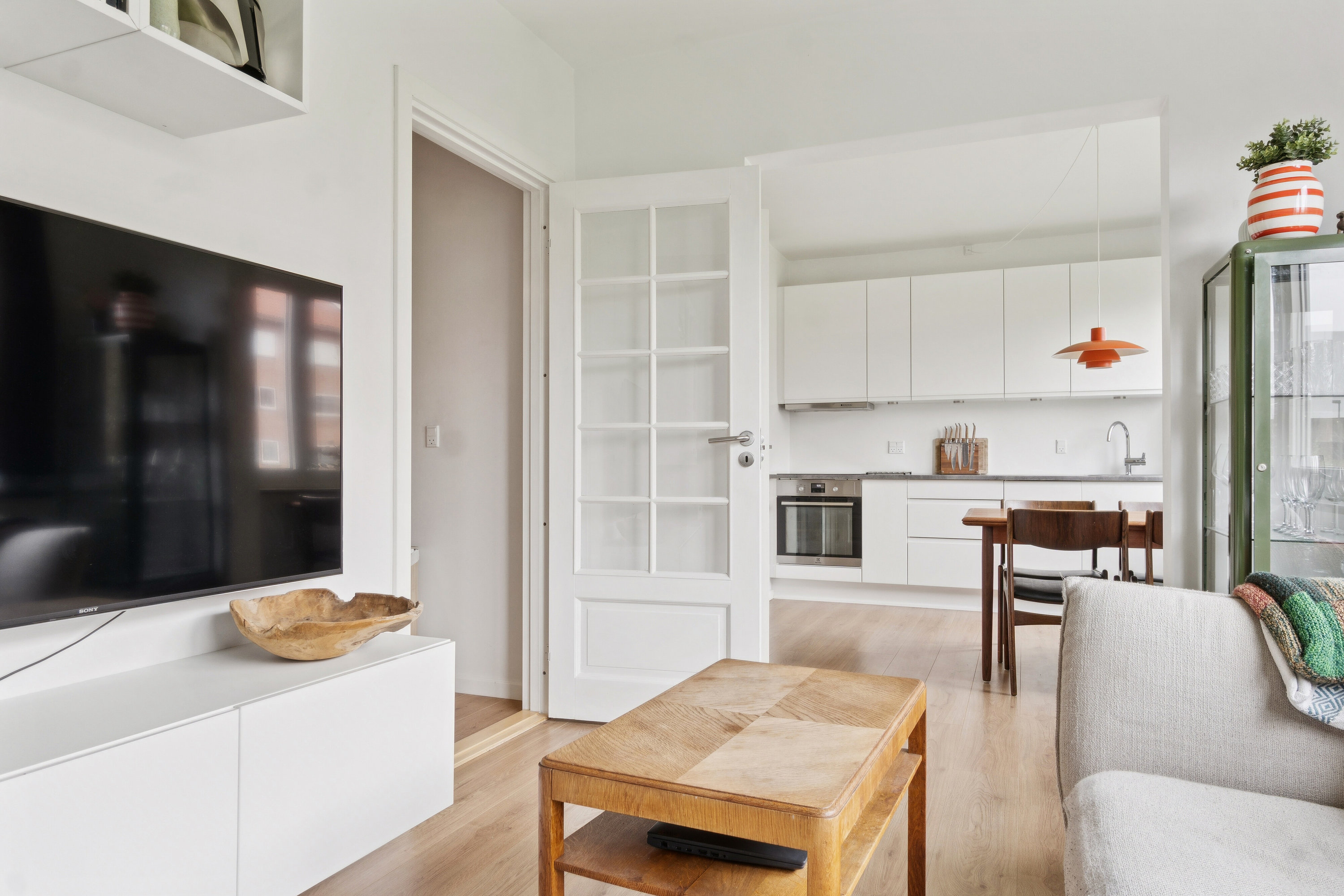 Fremhævet stue billede i fuldskærmstilstand. Billede af Gyvelvej 13, st.. mf., 4000 Roskilde