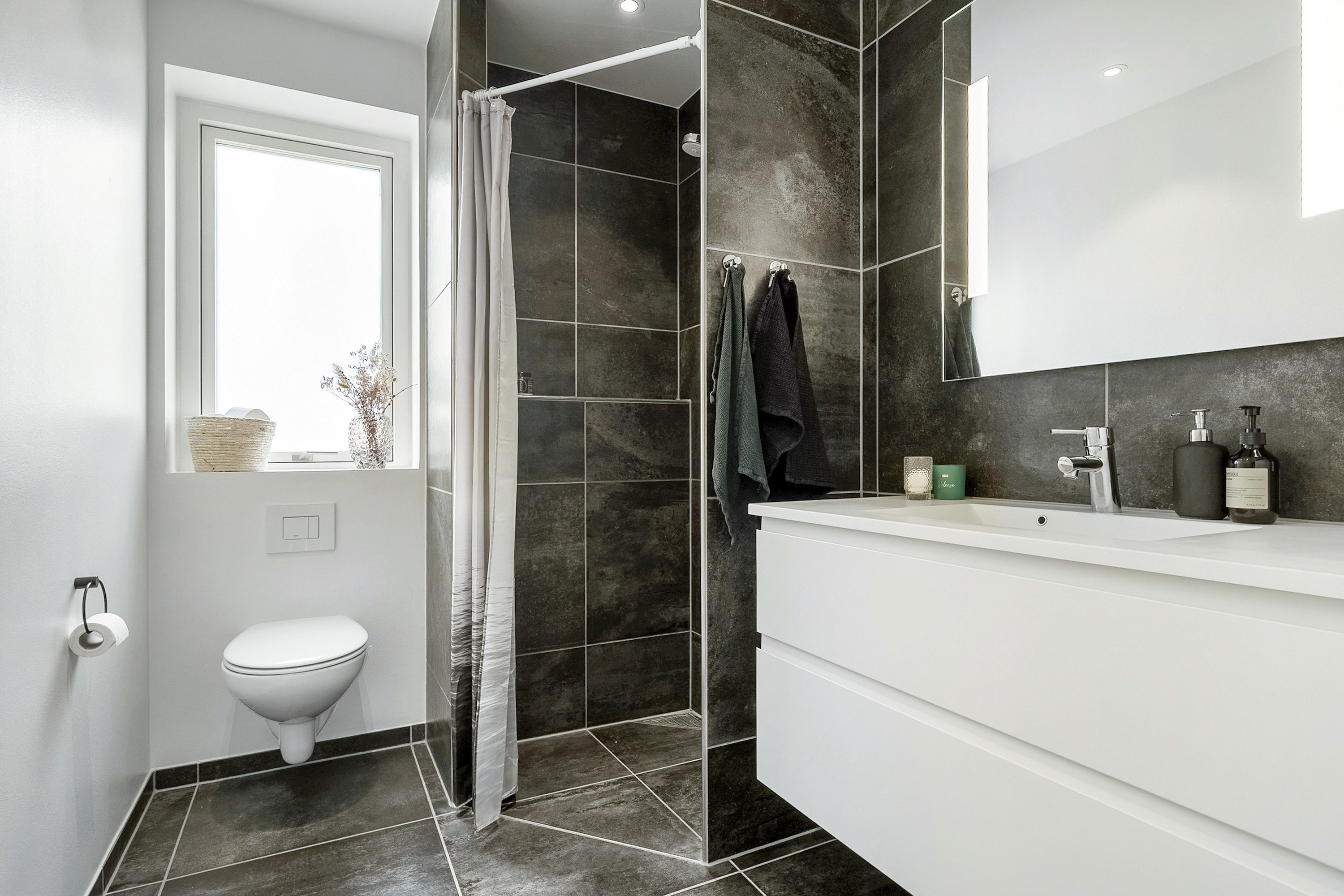 Fremhævet badeværelse billede i fuldskærmstilstand. Billede af Bjørnshave 8, 8700 Horsens