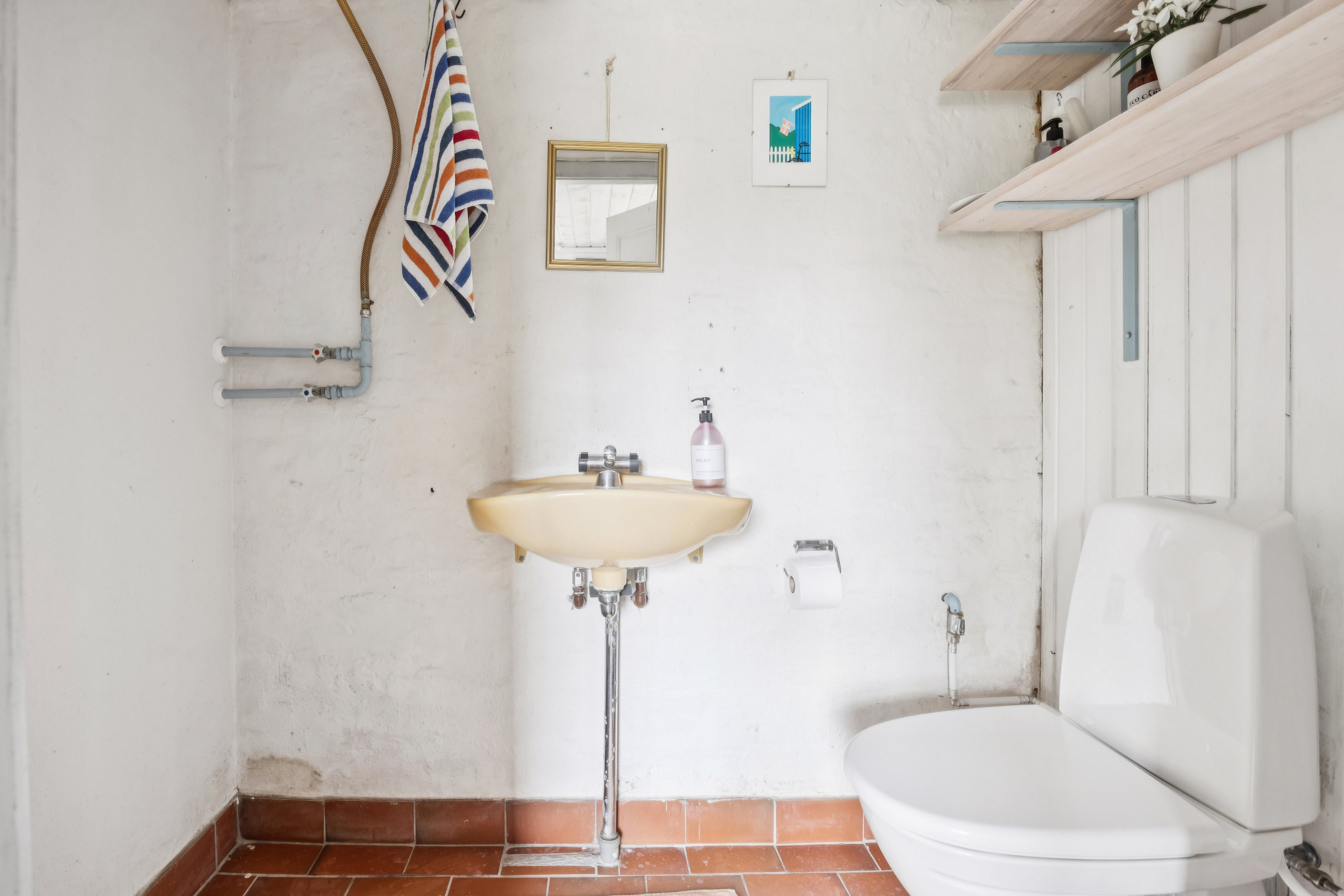 Fremhævet badeværelse billede i fuldskærmstilstand. Billede af Kornbakken 7, 9400 Nørresundby