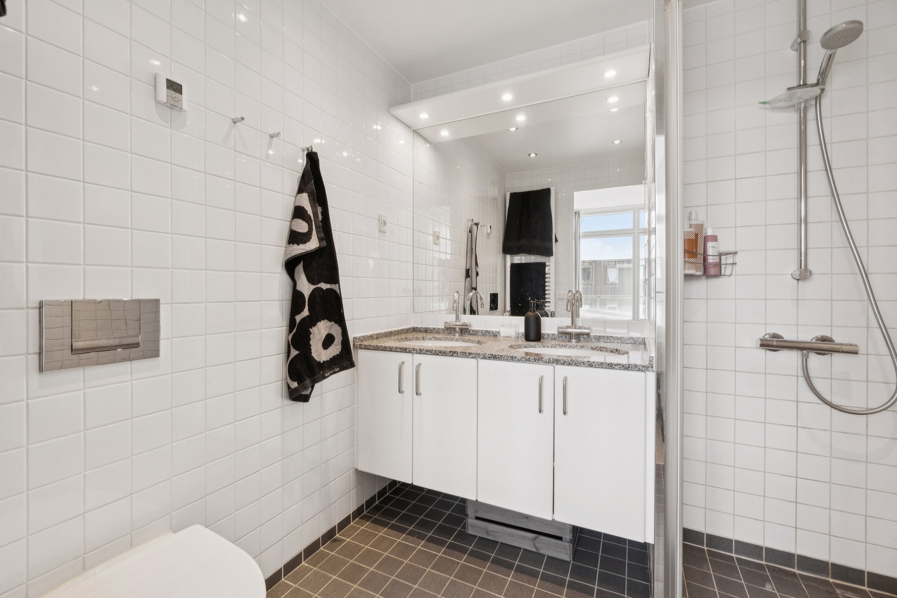 Fremhævet badeværelse billede i fuldskærmstilstand. Billede af Klaksvigsgade 9, 6. th., 2300 København S