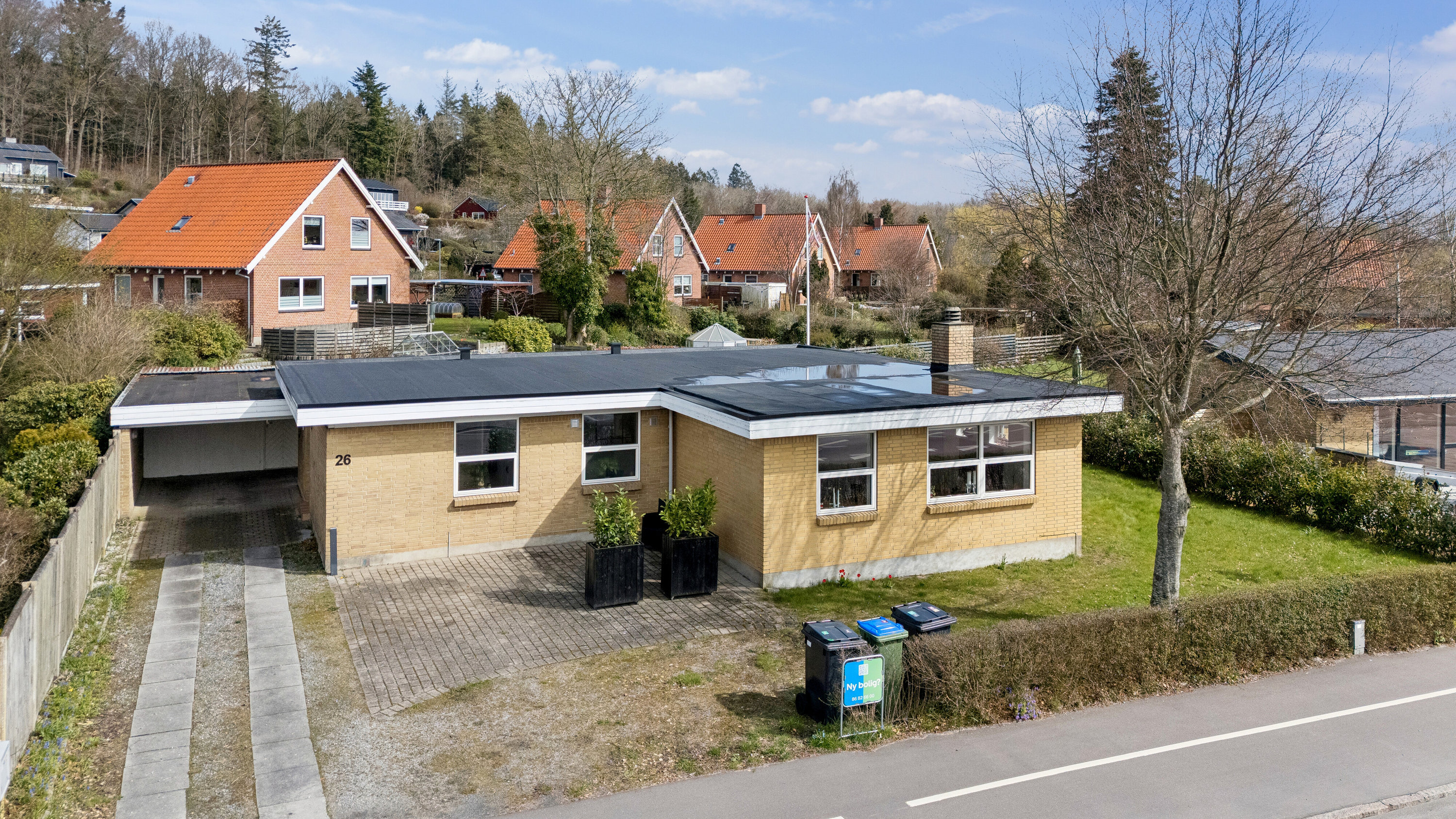 Fremhævet set fra vejen billede i fuldskærmstilstand. Billede af Kærsgårdsvej 26, 8600 Silkeborg