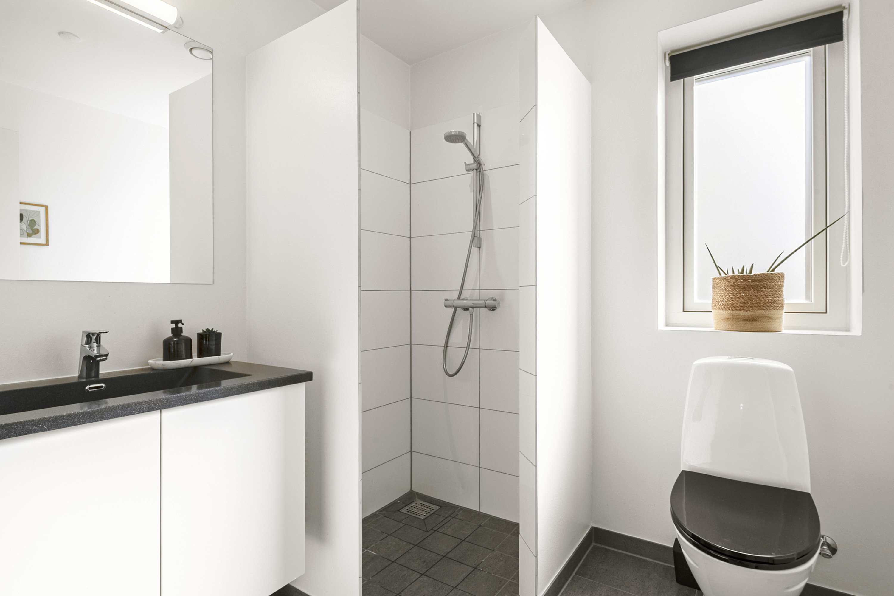 Fremhævet badeværelse billede i fuldskærmstilstand. Billede af Nørregårds Alle 19, 8362 Hørning