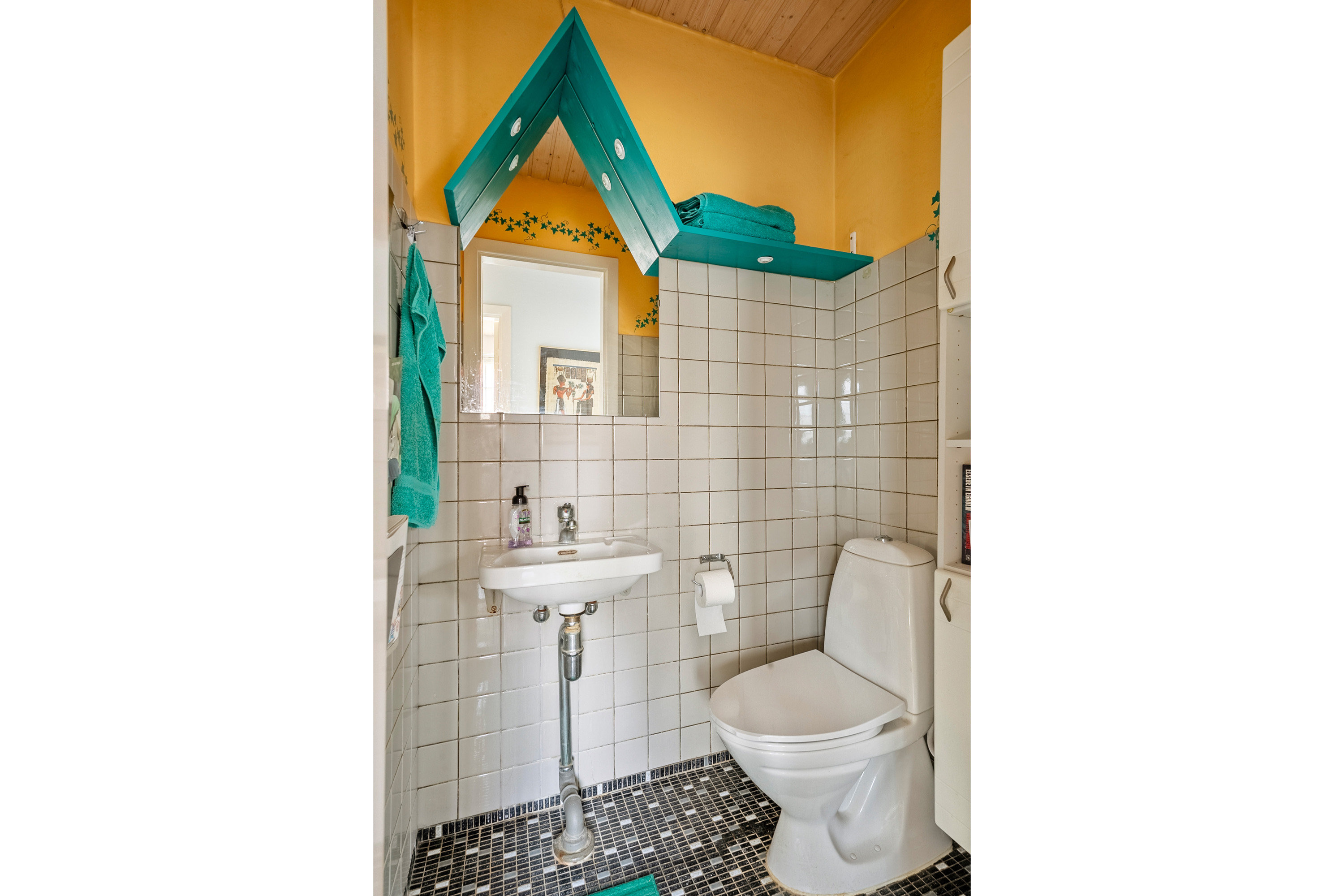 Fremhævet toilet billede i fuldskærmstilstand. Billede af Elmebakken 12, Skt Klemens, 5260 Odense S