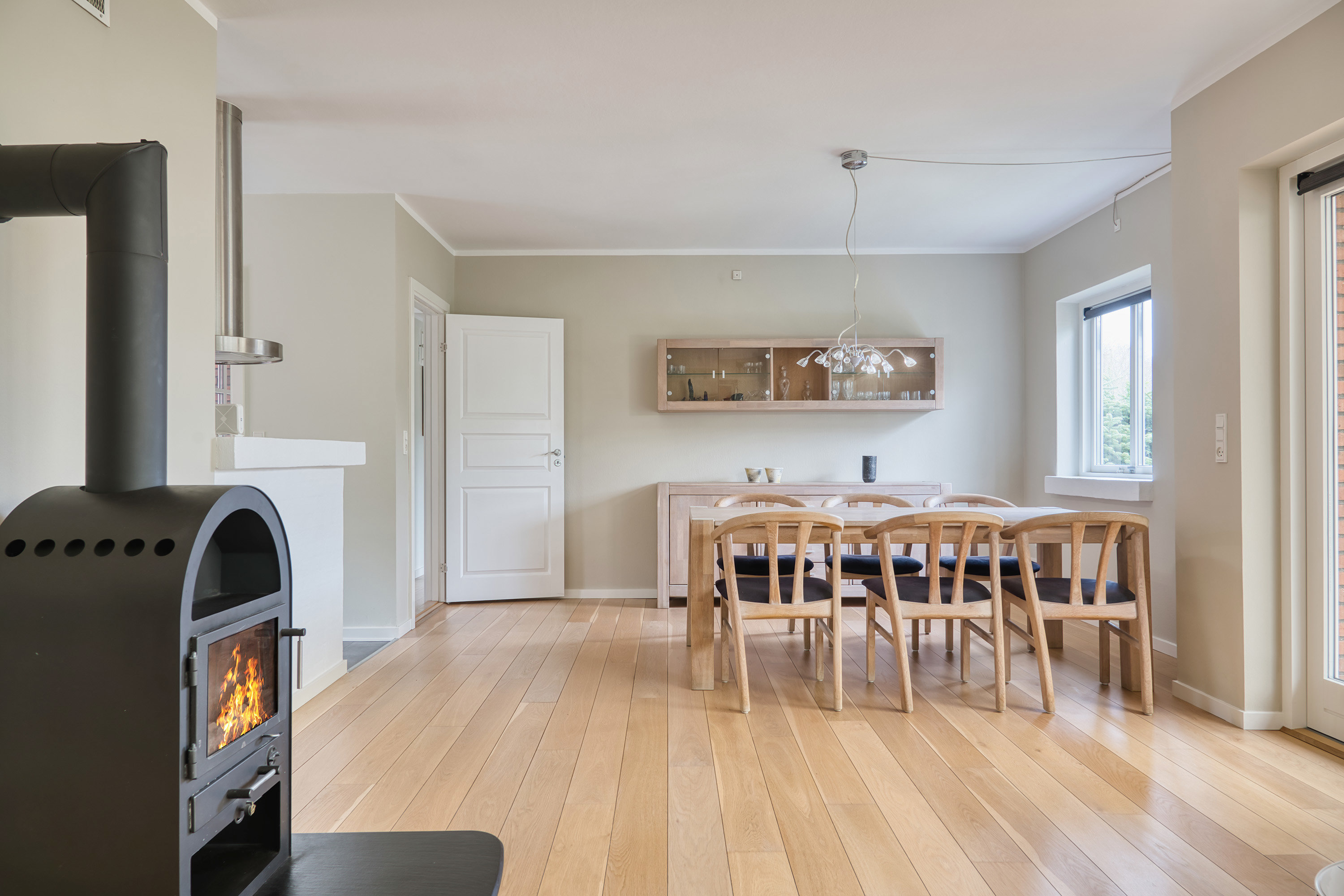 Fremhævet stue billede i fuldskærmstilstand. Billede af Peter Freuchensvej 25, 4800 Nykøbing F