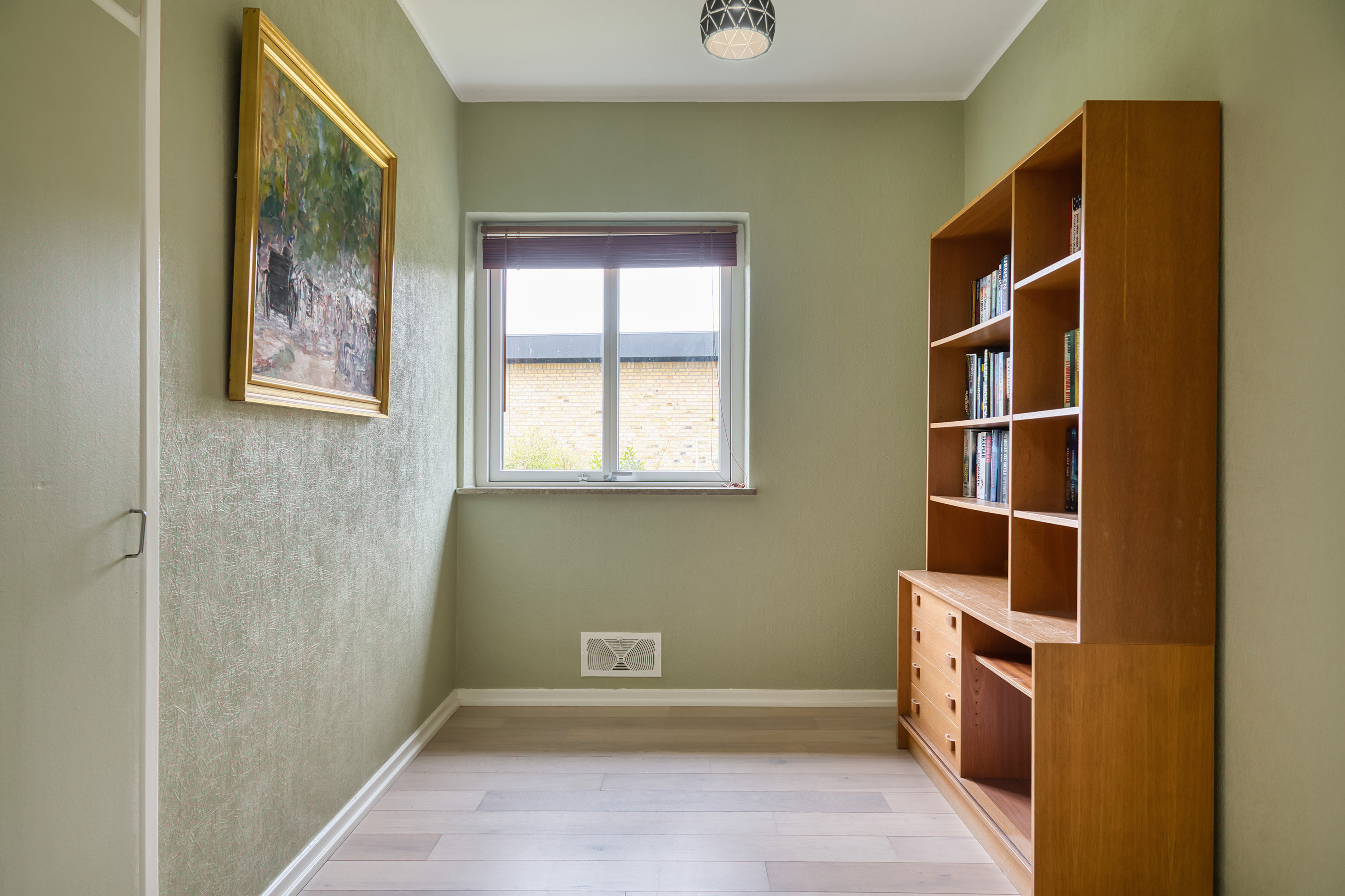 Fremhævet værelse billede i fuldskærmstilstand. Billede af Peter Freuchensvej 25, 4800 Nykøbing F