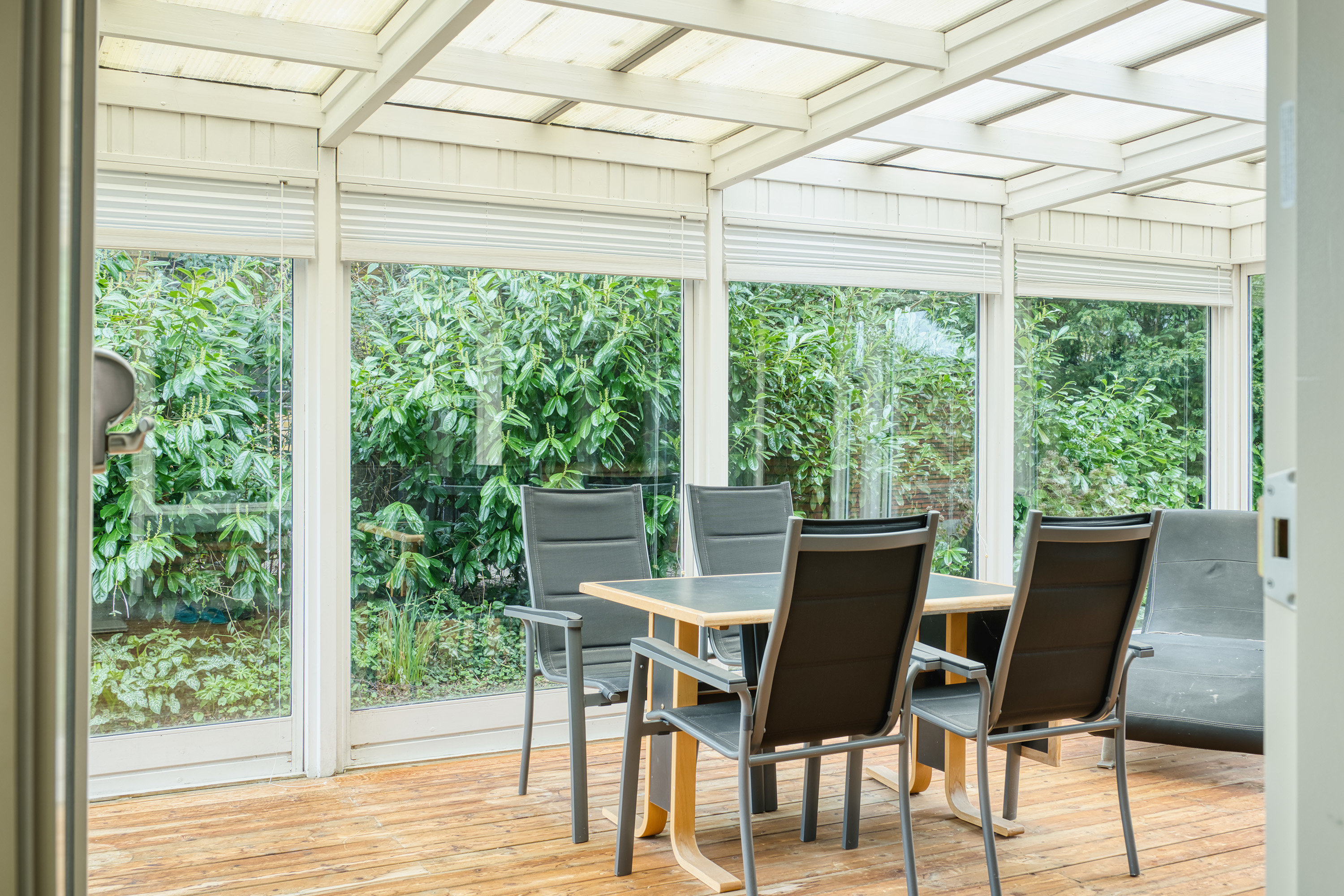 Fremhævet udestue billede i fuldskærmstilstand. Billede af Peter Freuchensvej 25, 4800 Nykøbing F