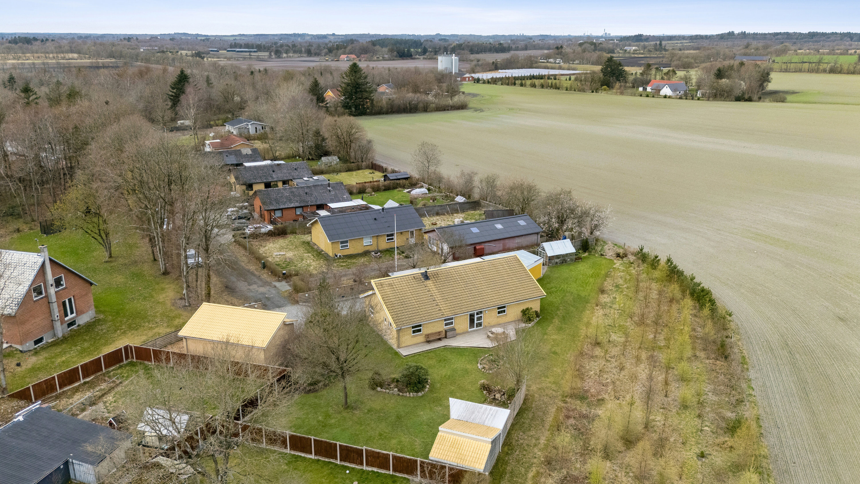 Fremhævet luftfoto billede i fuldskærmstilstand. Billede af Krøsbærvej 13, Kølkær, 7400 Herning