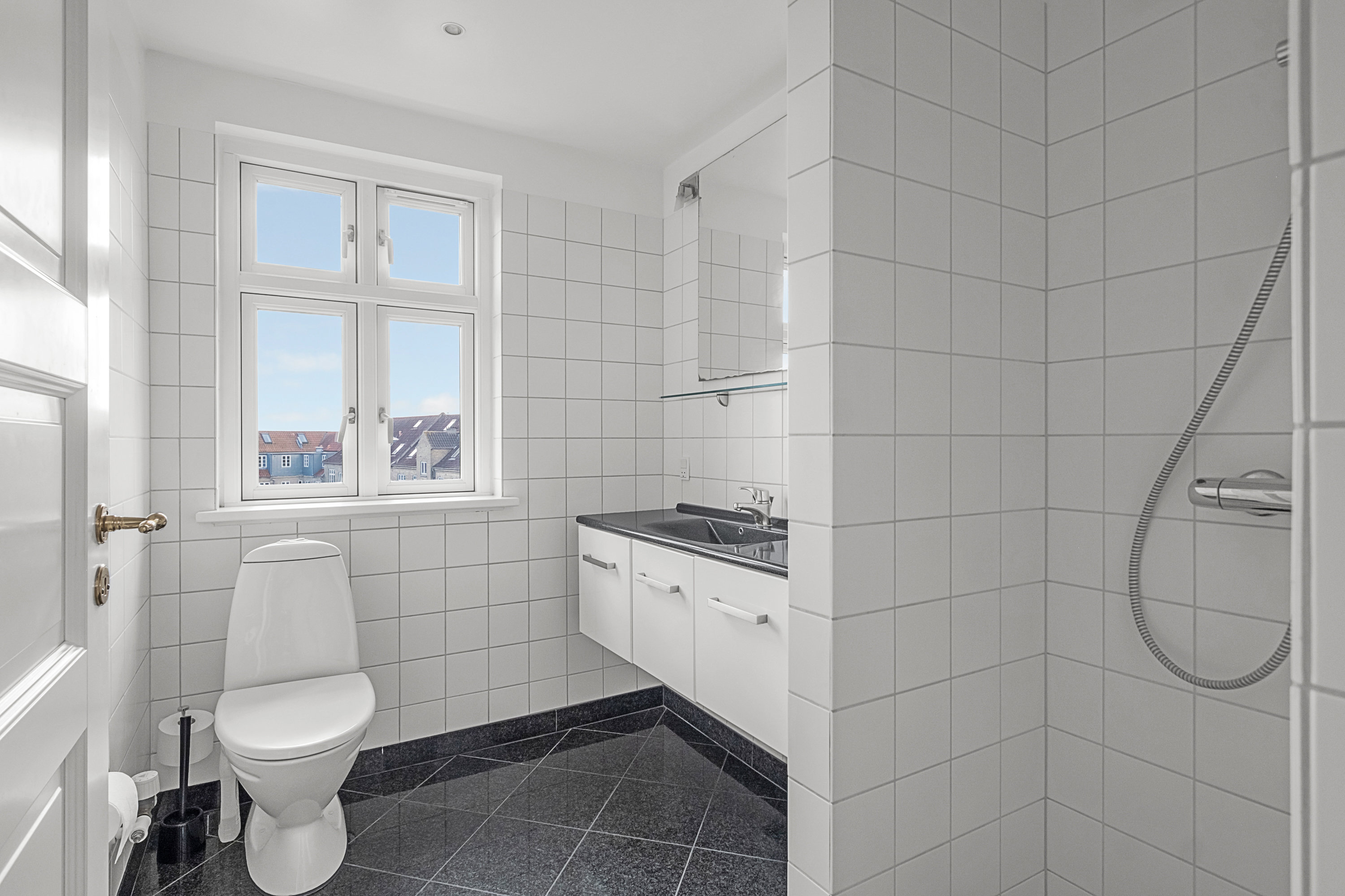 Fremhævet badeværelse billede i fuldskærmstilstand. Billede af Viborgvej 27, 5. th., 8000 Aarhus C
