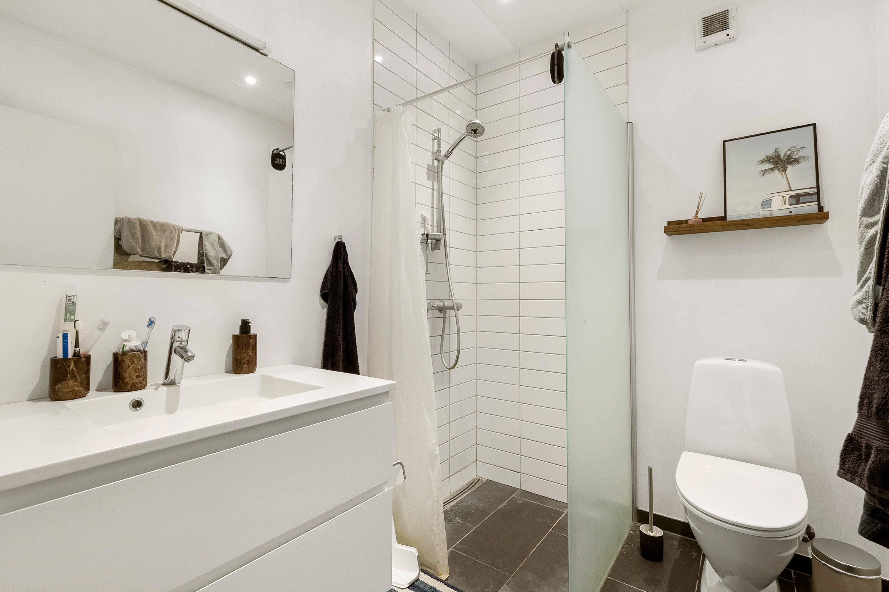 Fremhævet badeværelse billede i fuldskærmstilstand. Billede af Østergårds Alle 57, 8362 Hørning