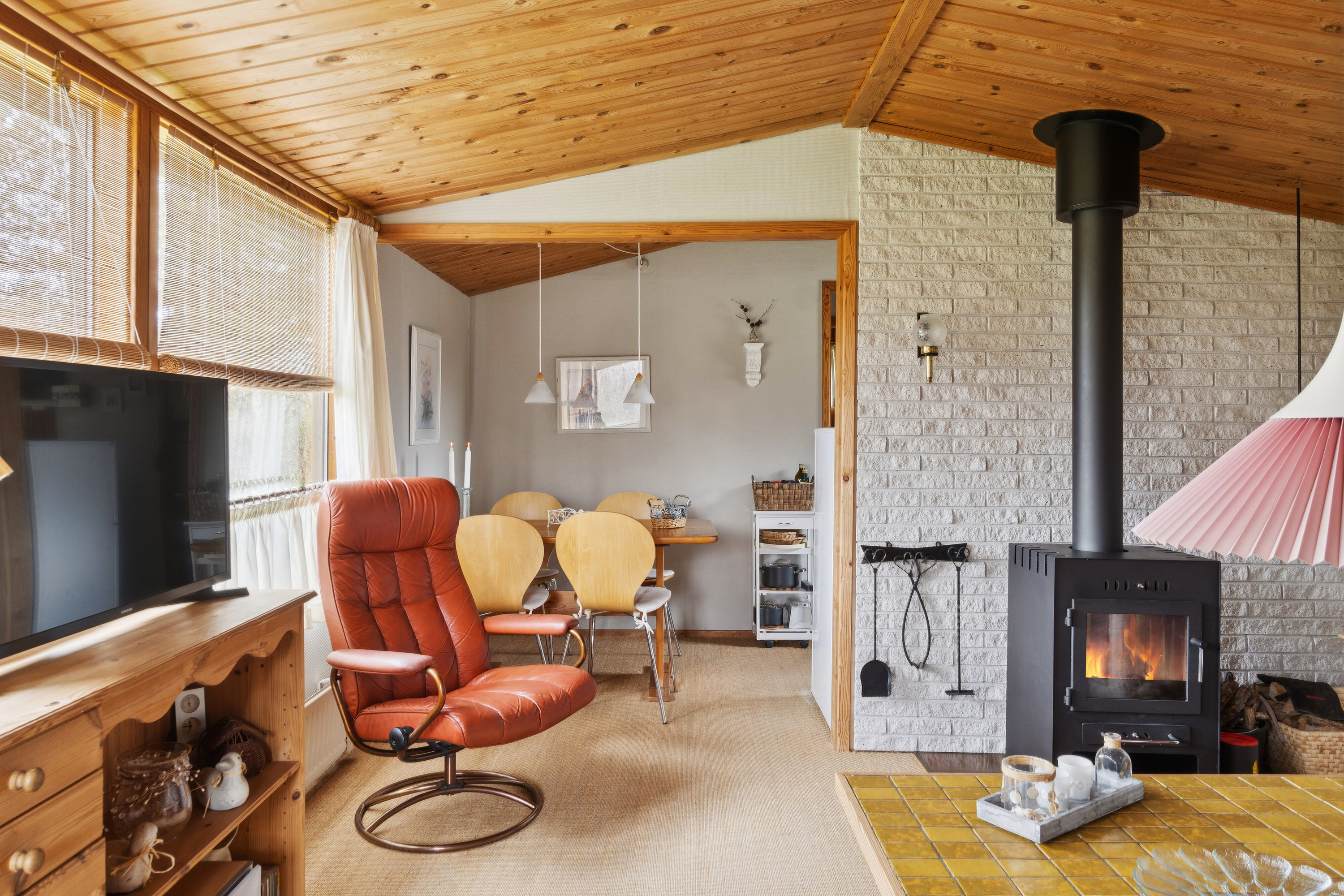 Fremhævet stue billede i fuldskærmstilstand. Billede af Hvidtjørnevej 13, Kaldred, 4593 Eskebjerg