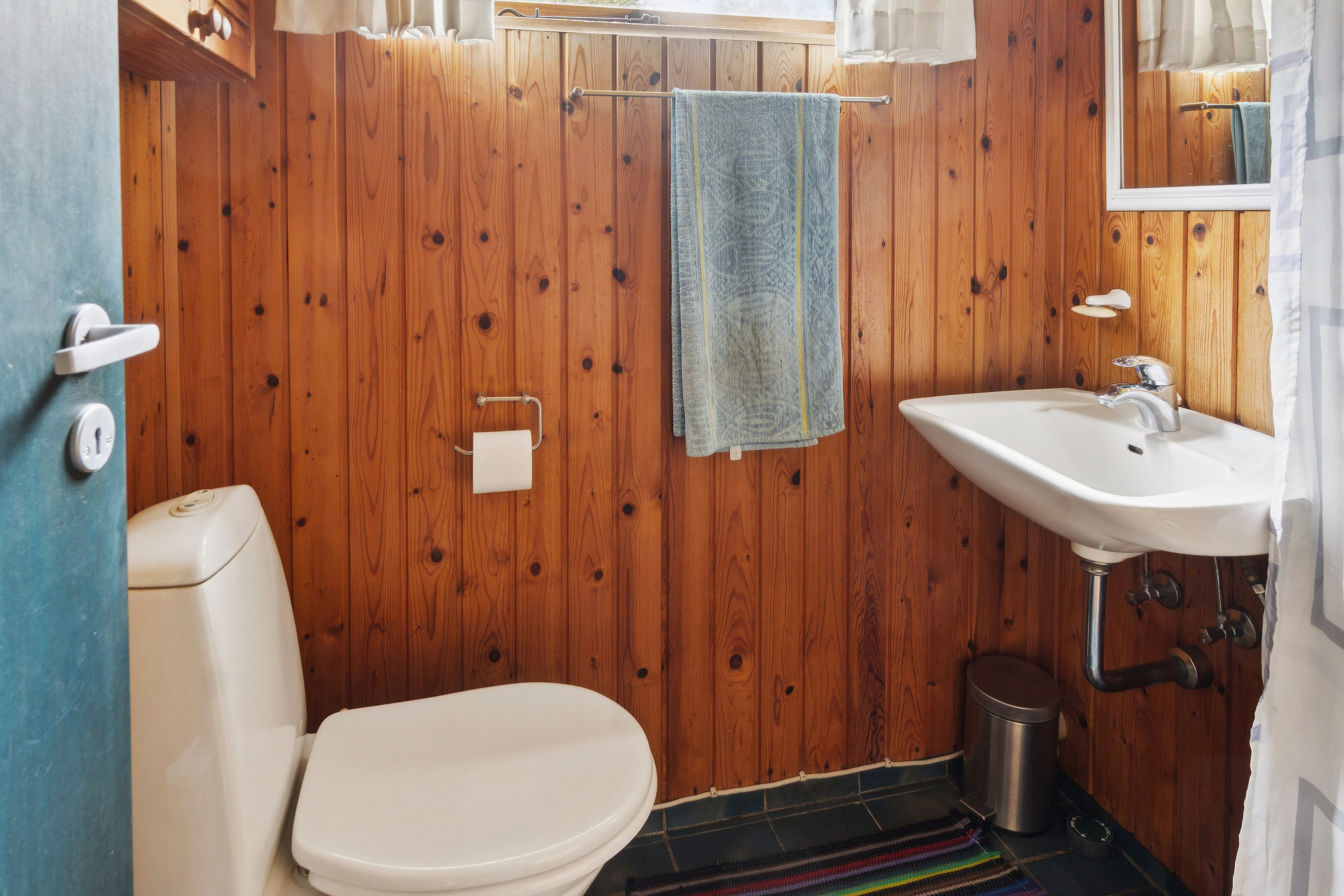 Fremhævet toilet billede i fuldskærmstilstand. Billede af Hvidtjørnevej 13, Kaldred, 4593 Eskebjerg