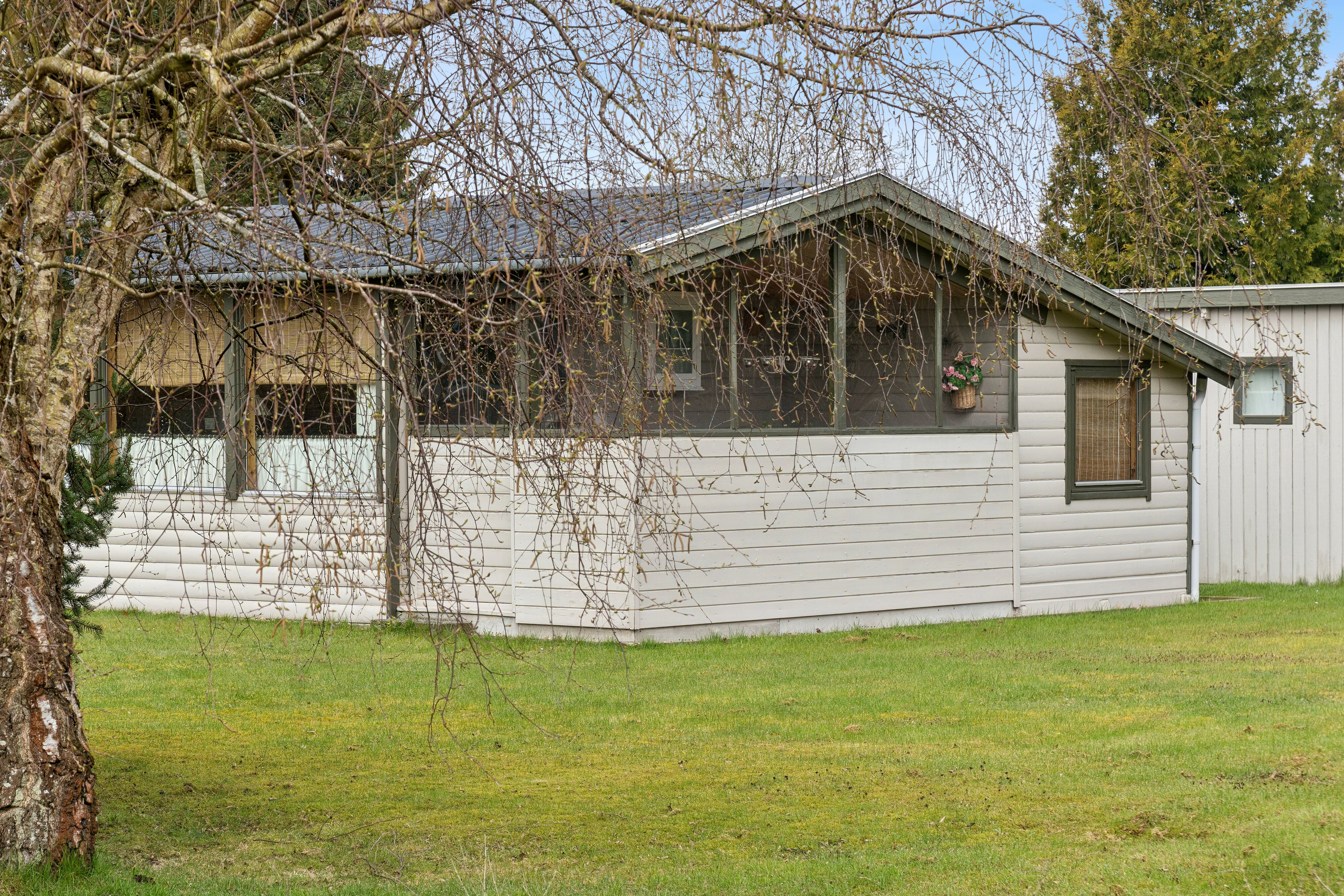 Fremhævet set fra haven billede i fuldskærmstilstand. Billede af Hvidtjørnevej 13, Kaldred, 4593 Eskebjerg