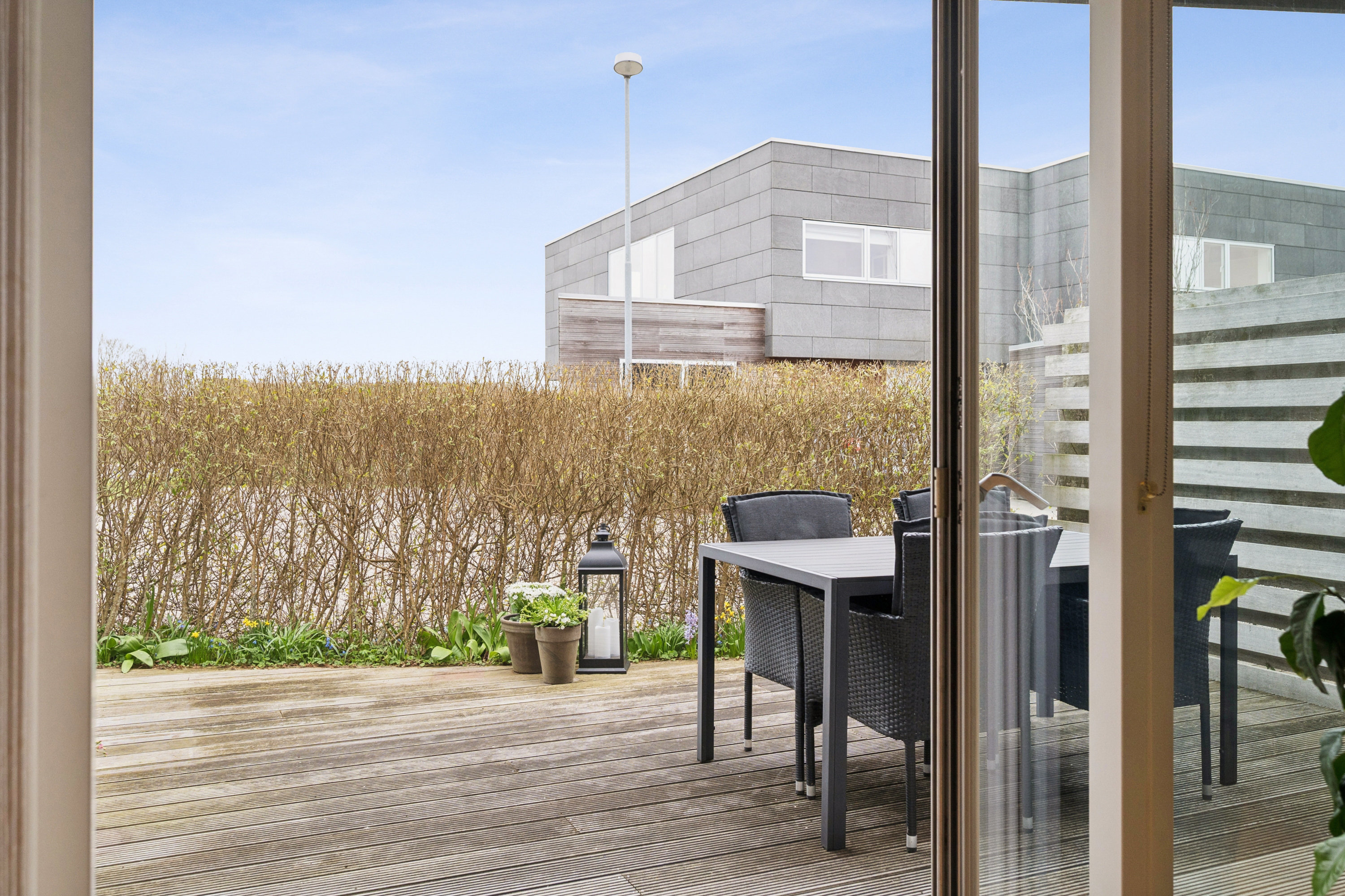 Fremhævet terrasse billede i fuldskærmstilstand. Billede af Egå Engvej 156, 8250 Egå