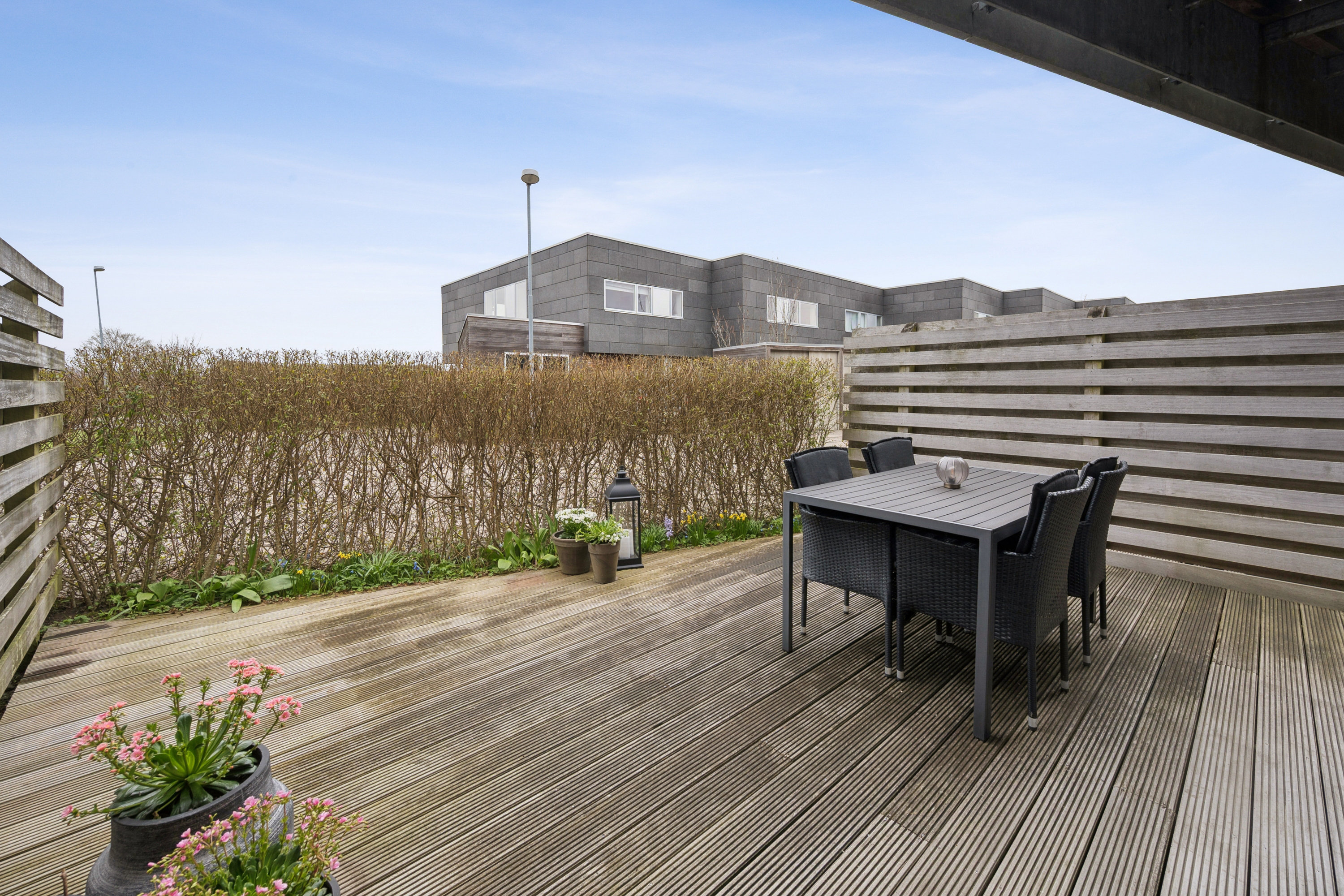 Fremhævet terrasse billede i fuldskærmstilstand. Billede af Egå Engvej 156, 8250 Egå