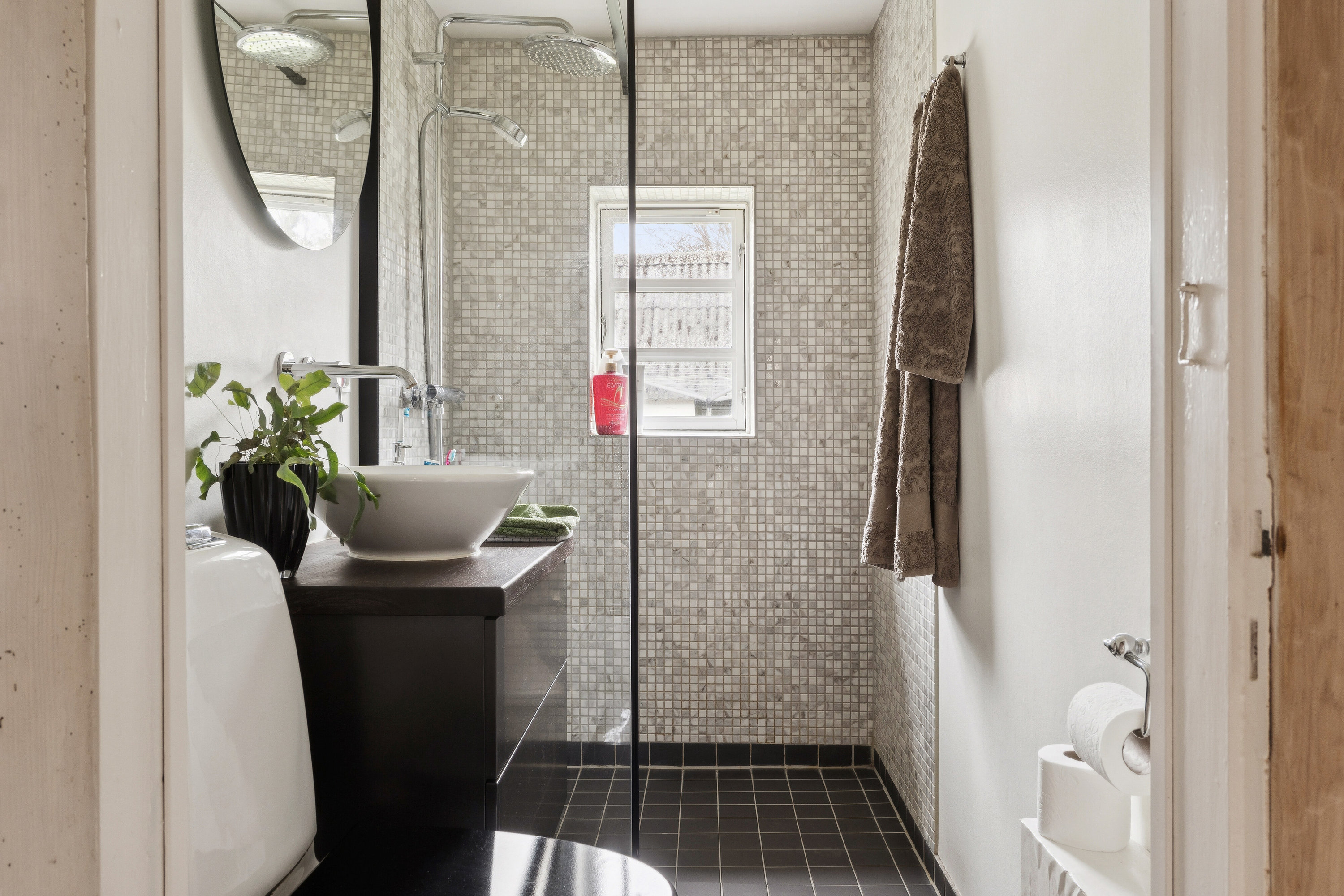 Fremhævet badeværelse billede i fuldskærmstilstand. Billede af Trekronervej 14, Gudmindrup Lyng, 4573 Højby