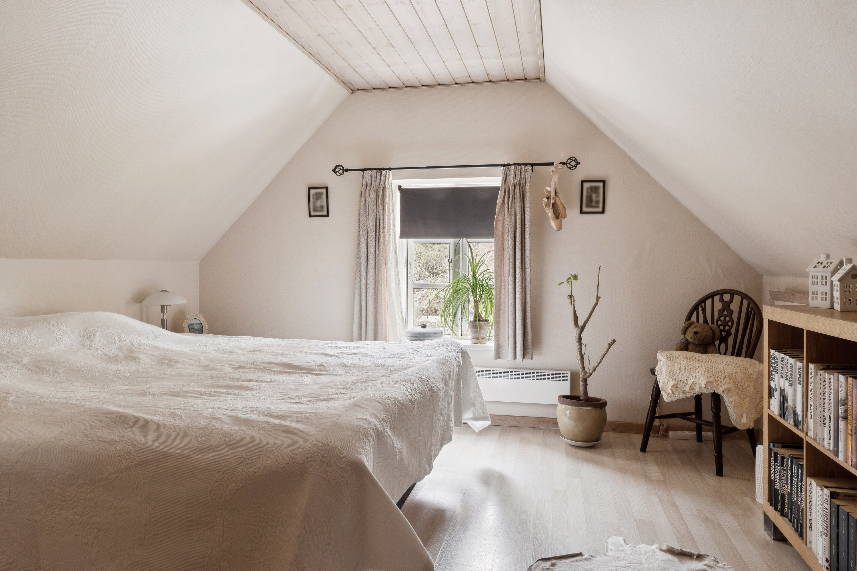 Fremhævet soveværelse billede i fuldskærmstilstand. Billede af Trekronervej 14, Gudmindrup Lyng, 4573 Højby