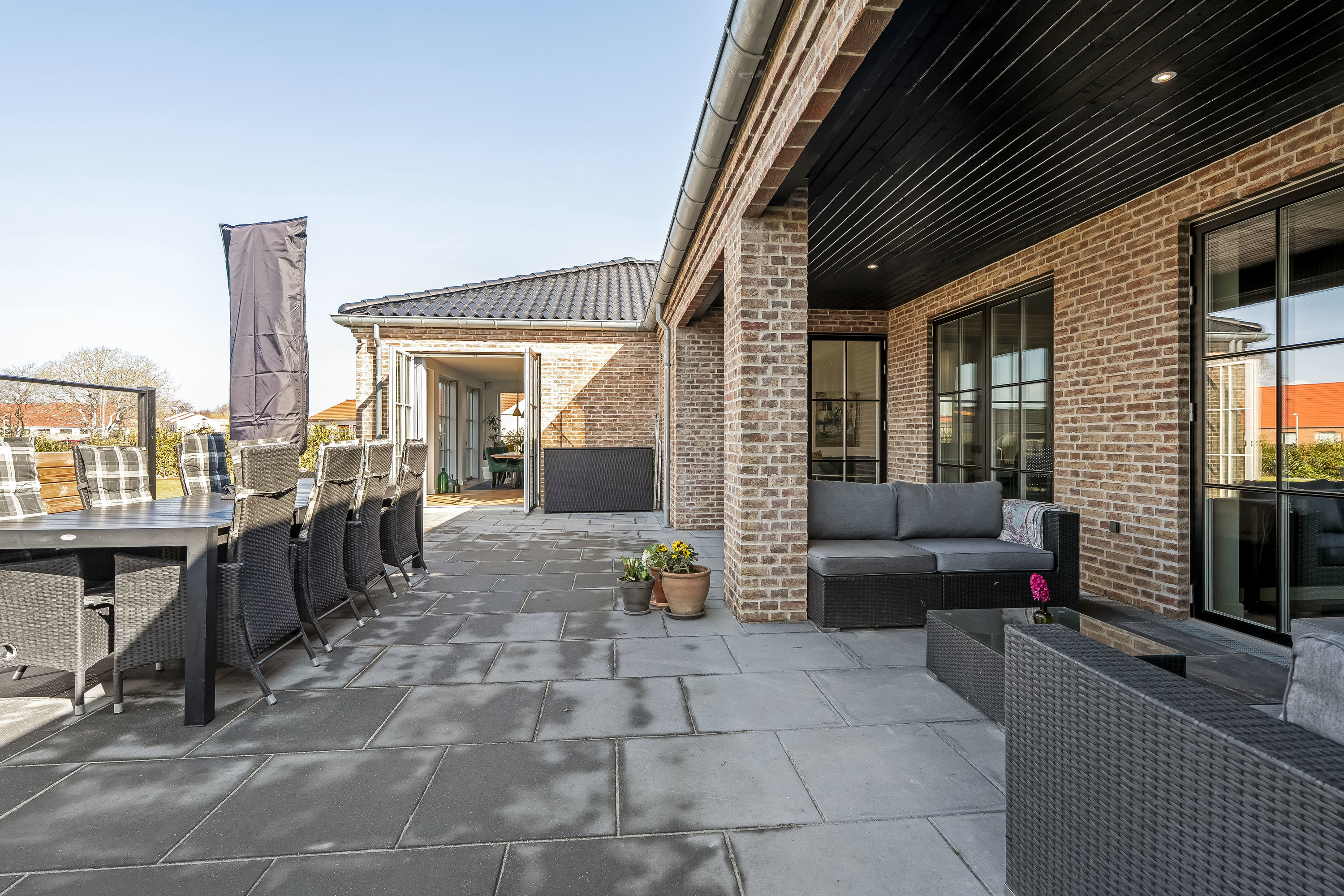 Fremhævet terrasse billede i fuldskærmstilstand. Billede af Dyreengen 28, 3320 Skævinge