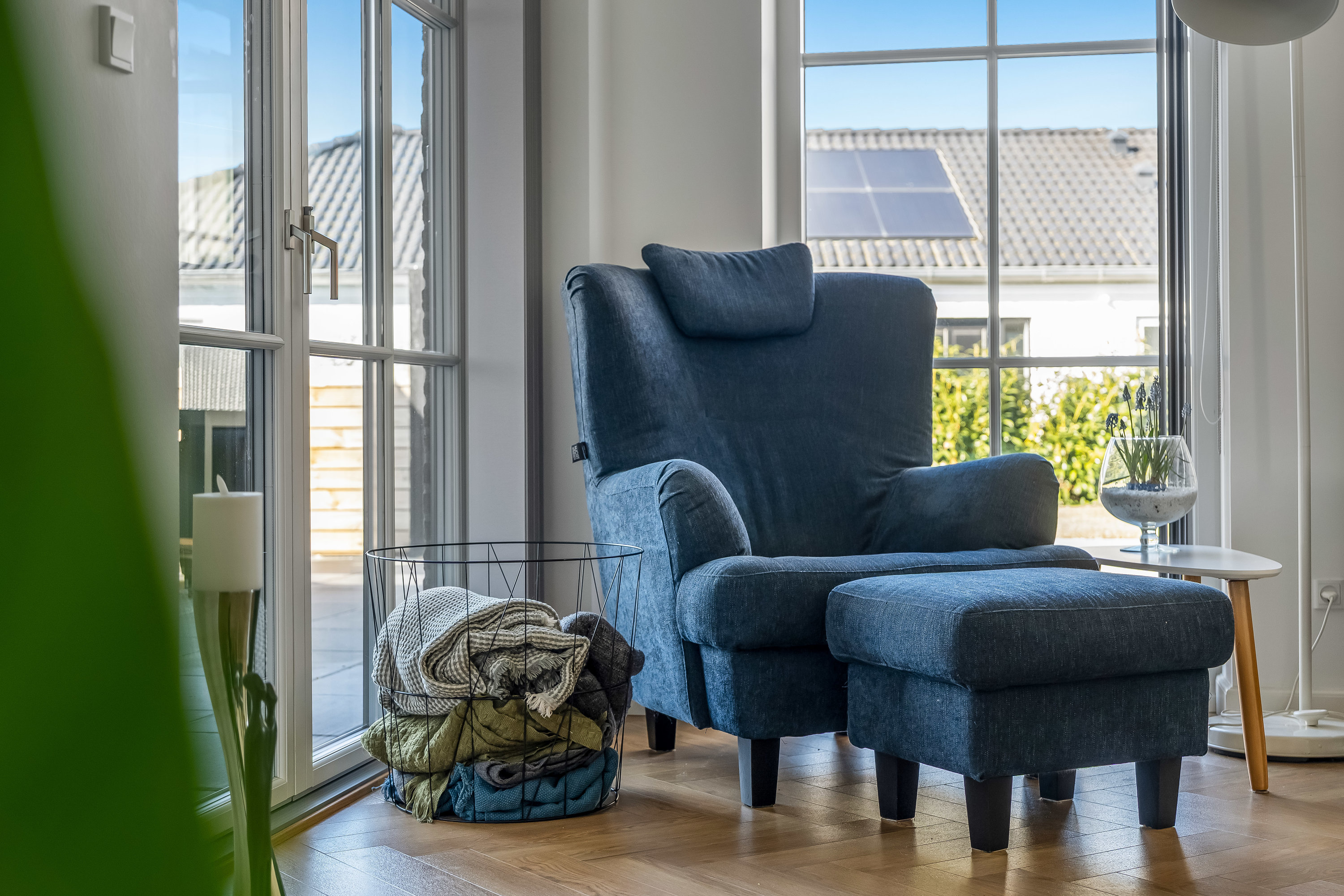 Fremhævet stue billede i fuldskærmstilstand. Billede af Dyreengen 28, 3320 Skævinge