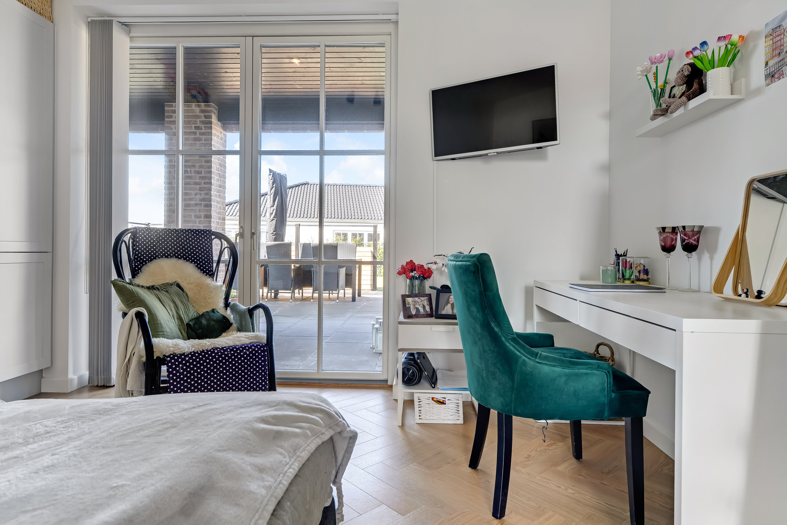 Fremhævet stue billede i fuldskærmstilstand. Billede af Dyreengen 28, 3320 Skævinge