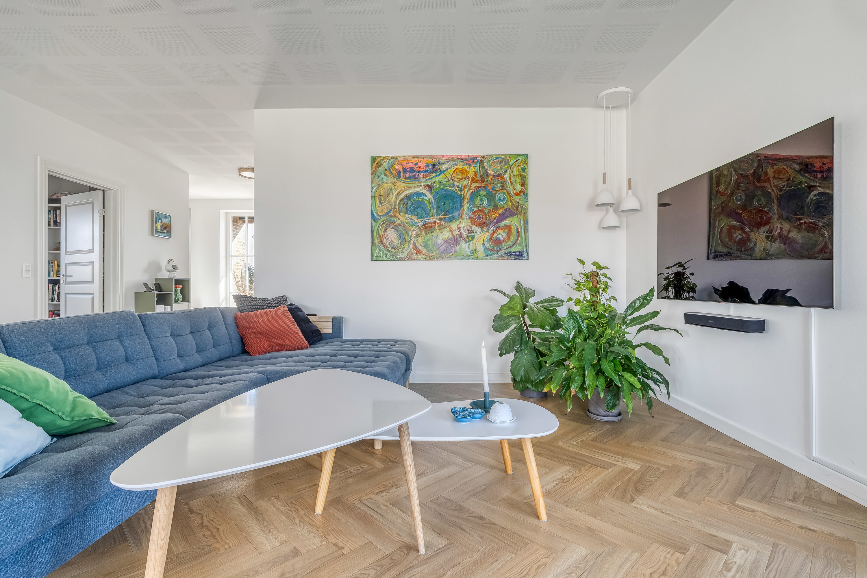 Fremhævet stue billede i fuldskærmstilstand. Billede af Dyreengen 28, 3320 Skævinge