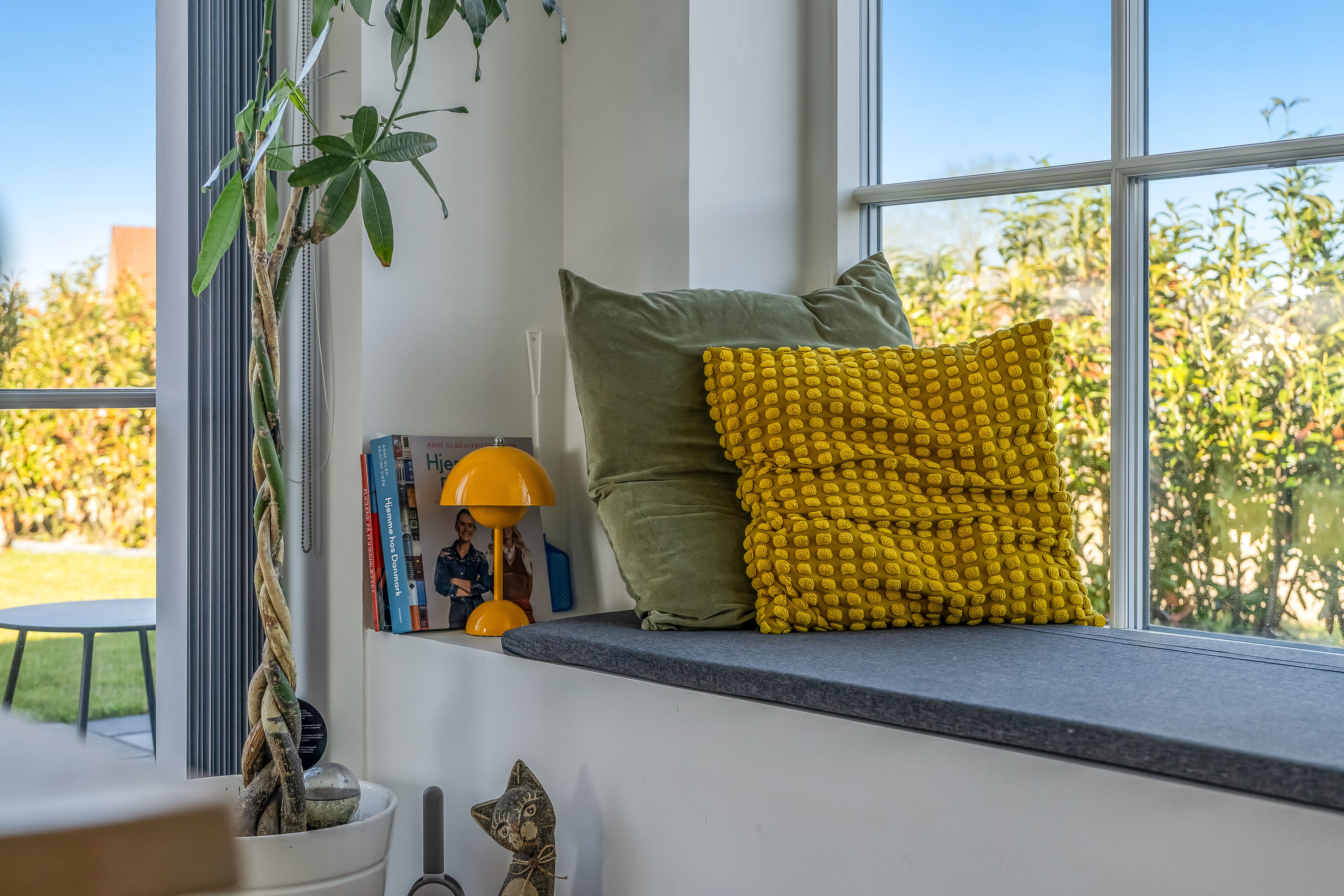 Fremhævet stue billede i fuldskærmstilstand. Billede af Dyreengen 28, 3320 Skævinge