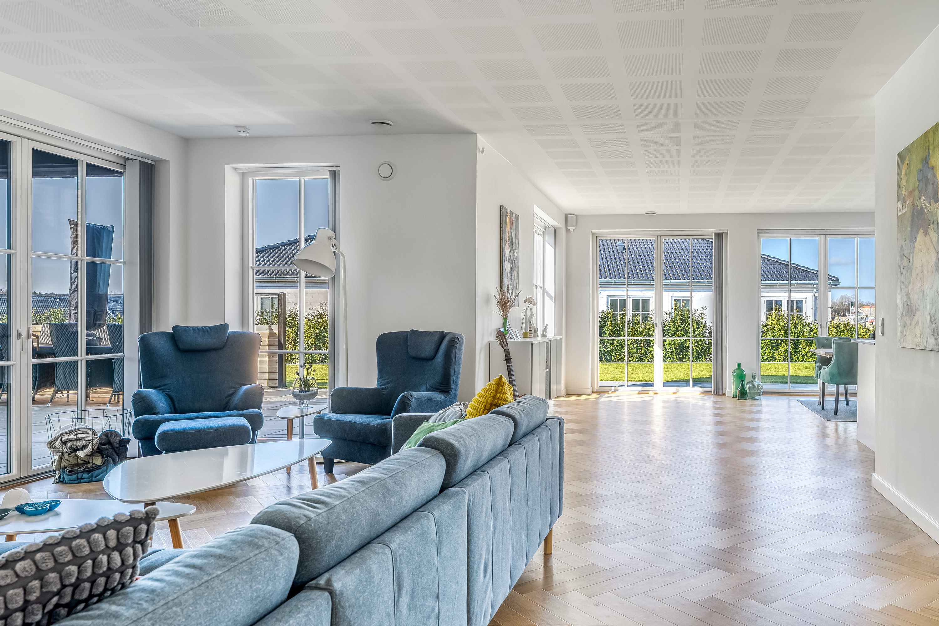 Fremhævet stue billede i fuldskærmstilstand. Billede af Dyreengen 28, 3320 Skævinge