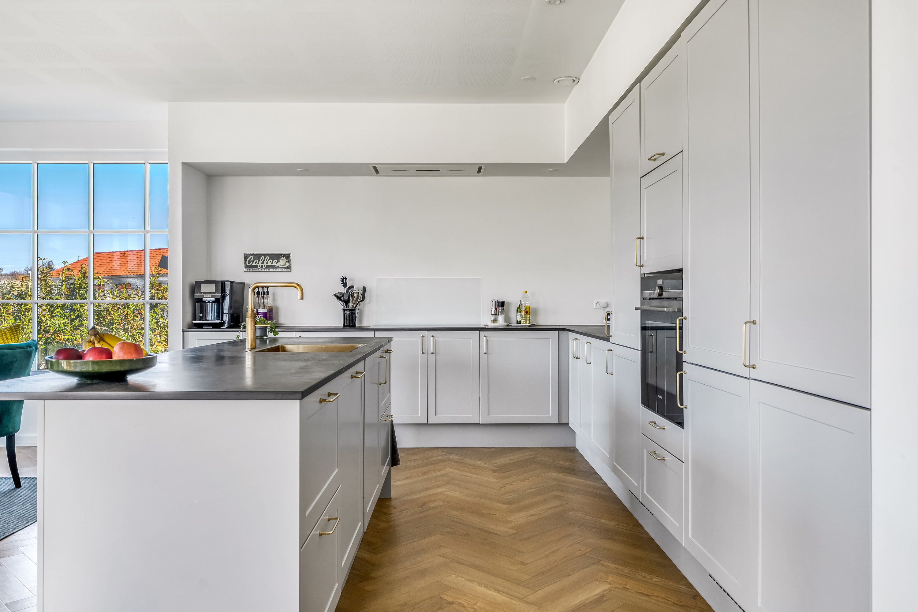 Fremhævet køkken billede i fuldskærmstilstand. Billede af Dyreengen 28, 3320 Skævinge