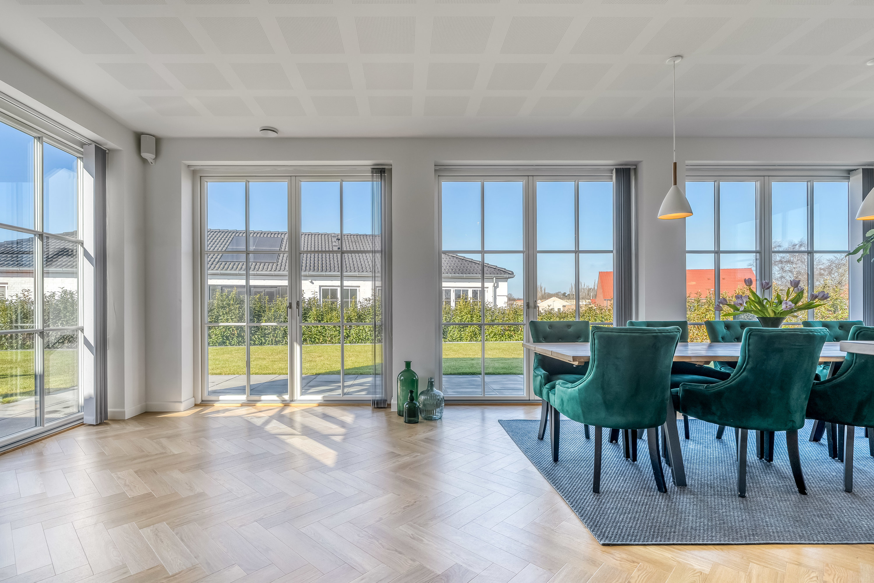 Fremhævet stue billede i fuldskærmstilstand. Billede af Dyreengen 28, 3320 Skævinge