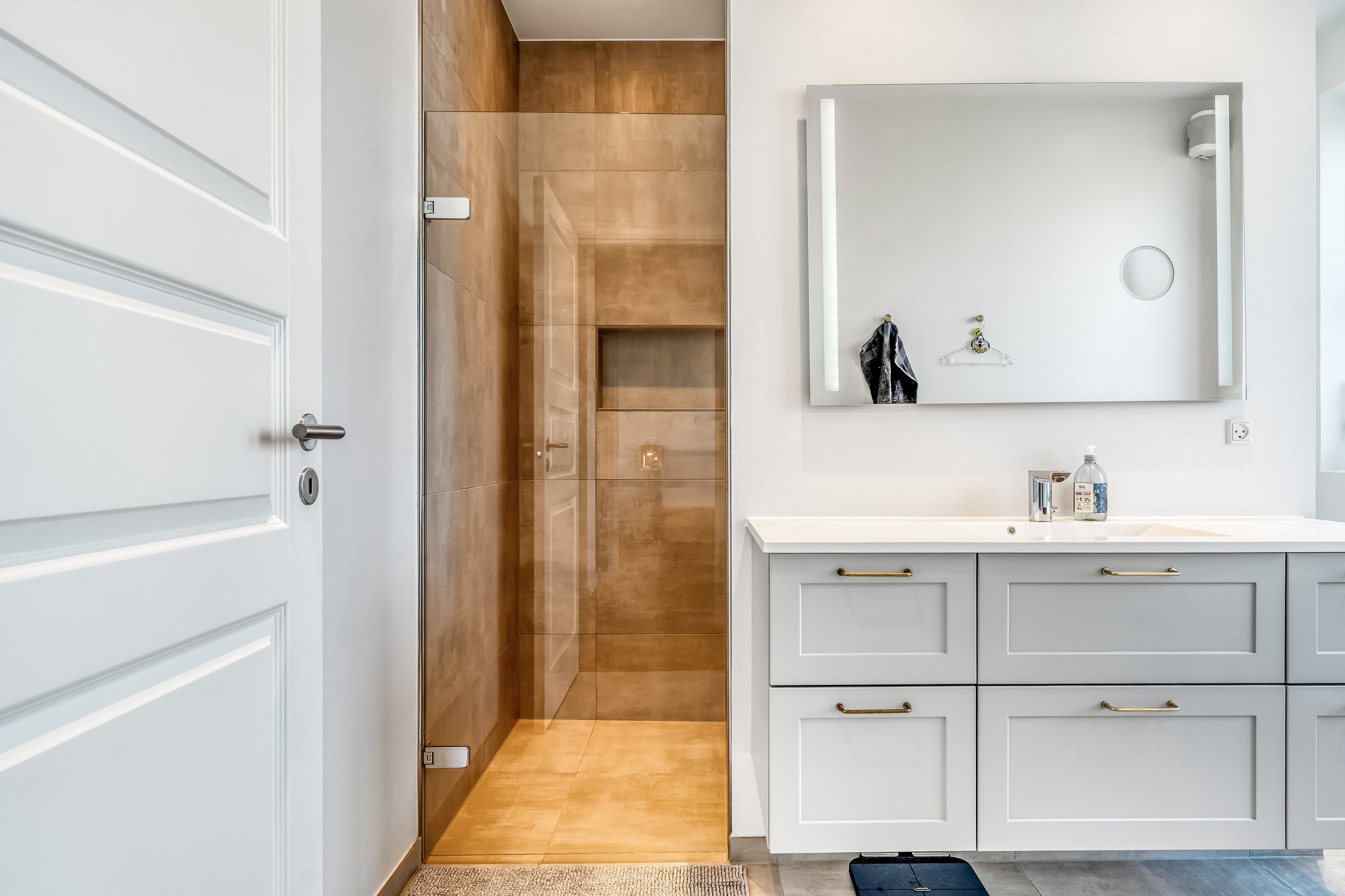 Fremhævet badeværelse billede i fuldskærmstilstand. Billede af Dyreengen 28, 3320 Skævinge