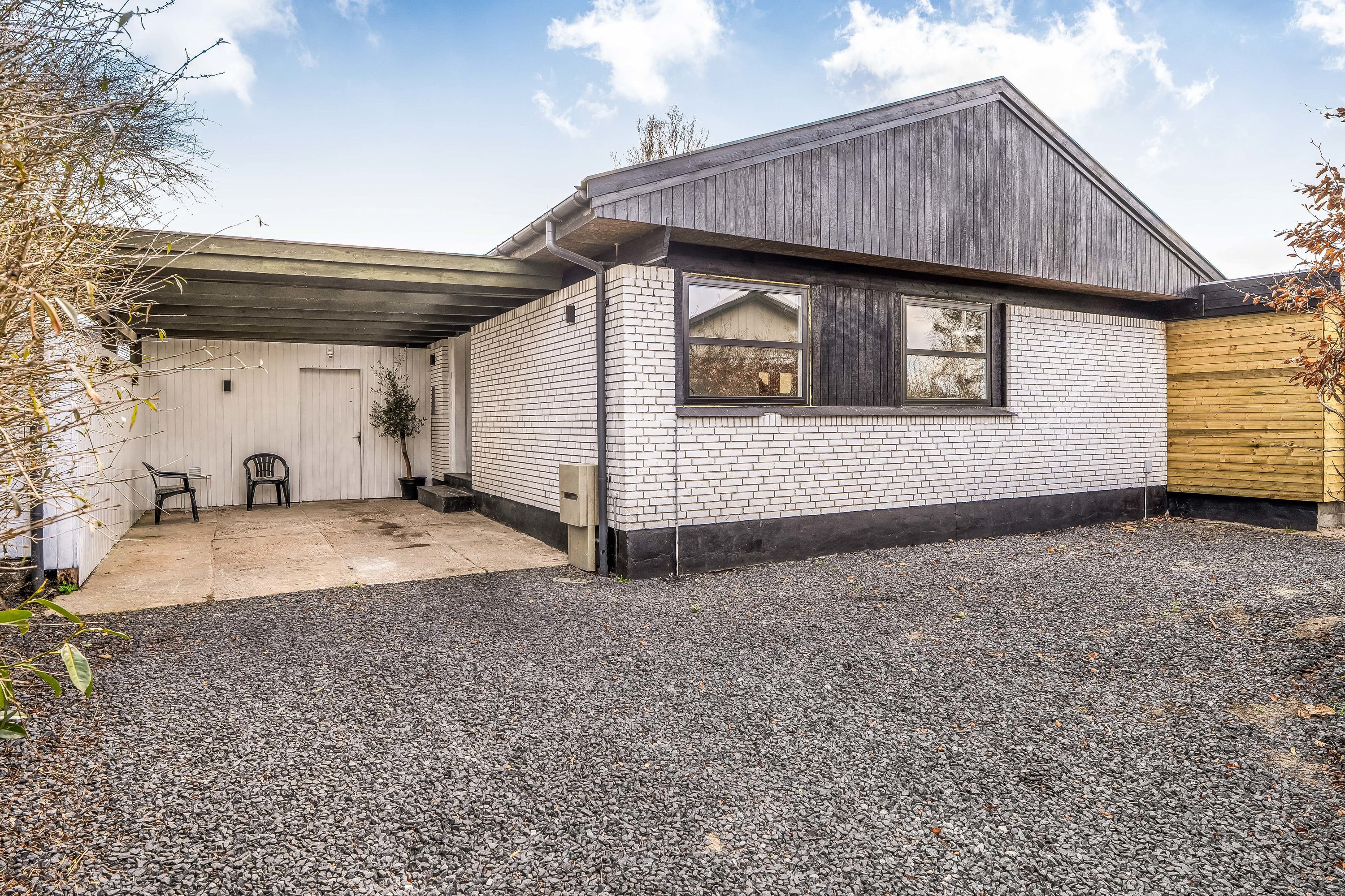 Fremhævet facade billede i fuldskærmstilstand. Billede af Holmemosen 15, Annisse, 3200 Helsinge