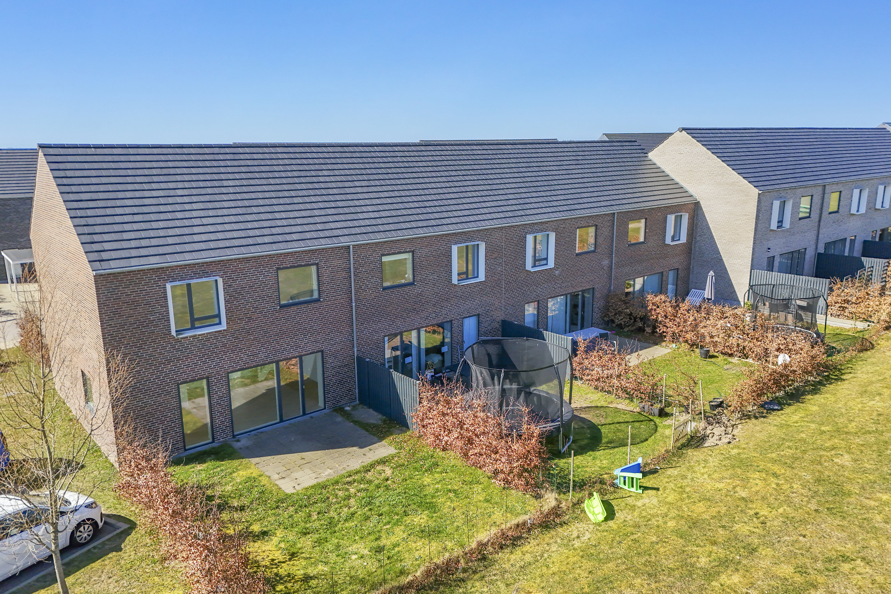 Fremhævet facade billede i fuldskærmstilstand. Billede af Kongeskrænten 34, Smørumnedre, 2765 Smørum