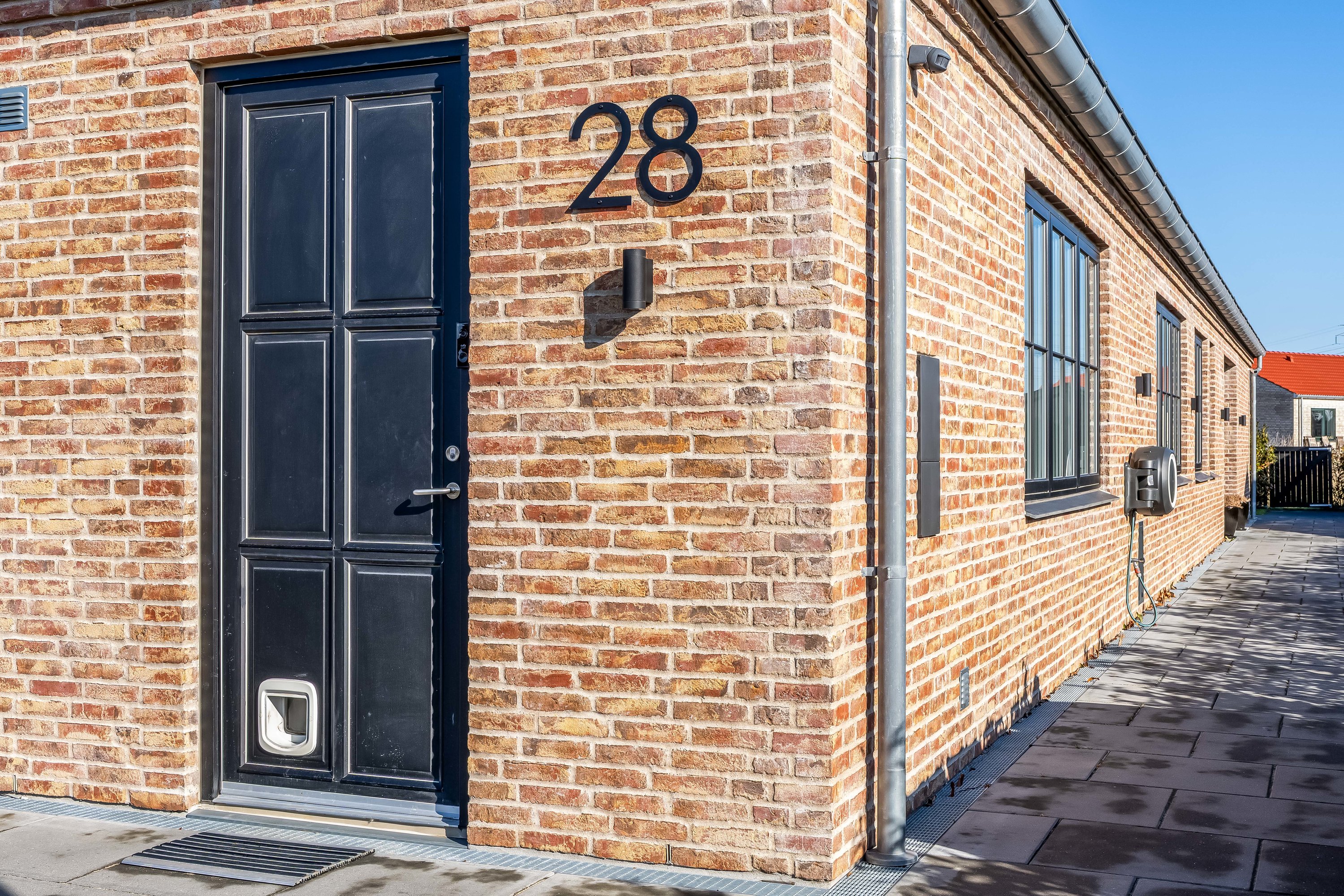 Fremhævet facade billede i fuldskærmstilstand. Billede af Dyreengen 28, 3320 Skævinge