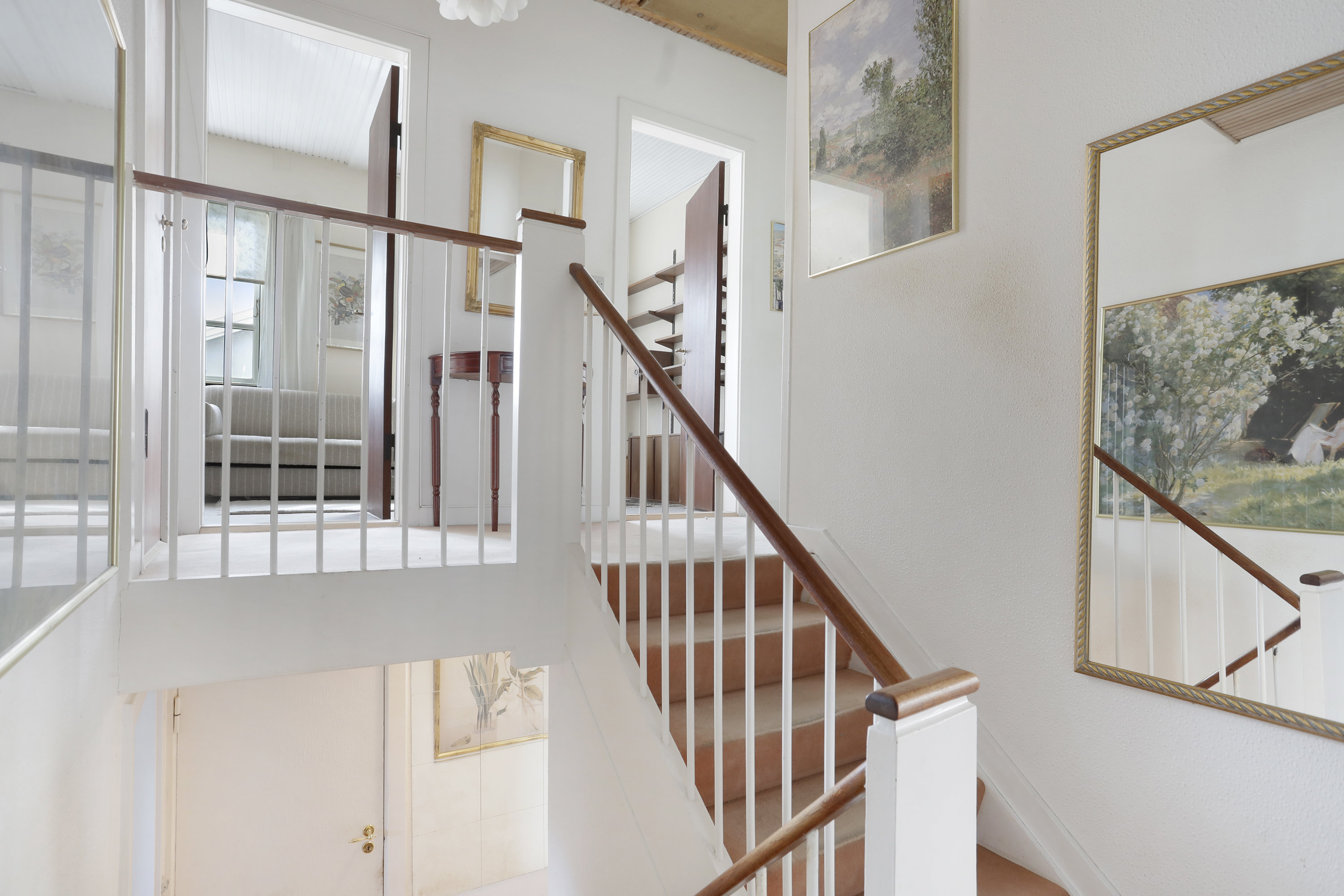 Fremhævet trappe billede i fuldskærmstilstand. Billede af Marievej 9, 2740 Skovlunde